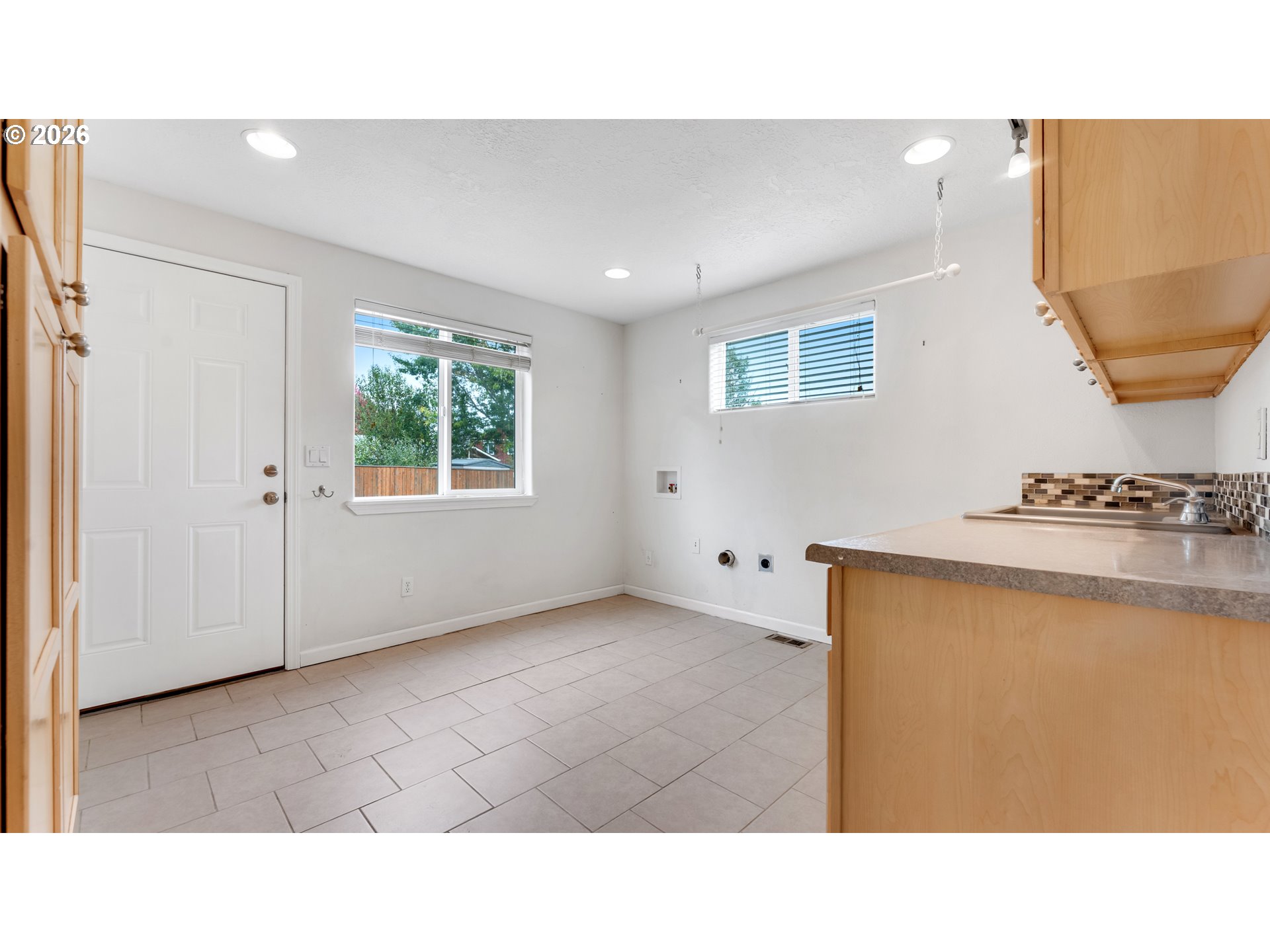 8110 DAPHNE CT