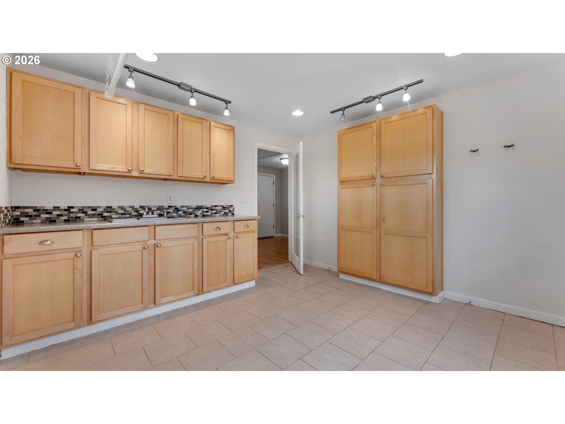8110 DAPHNE CT