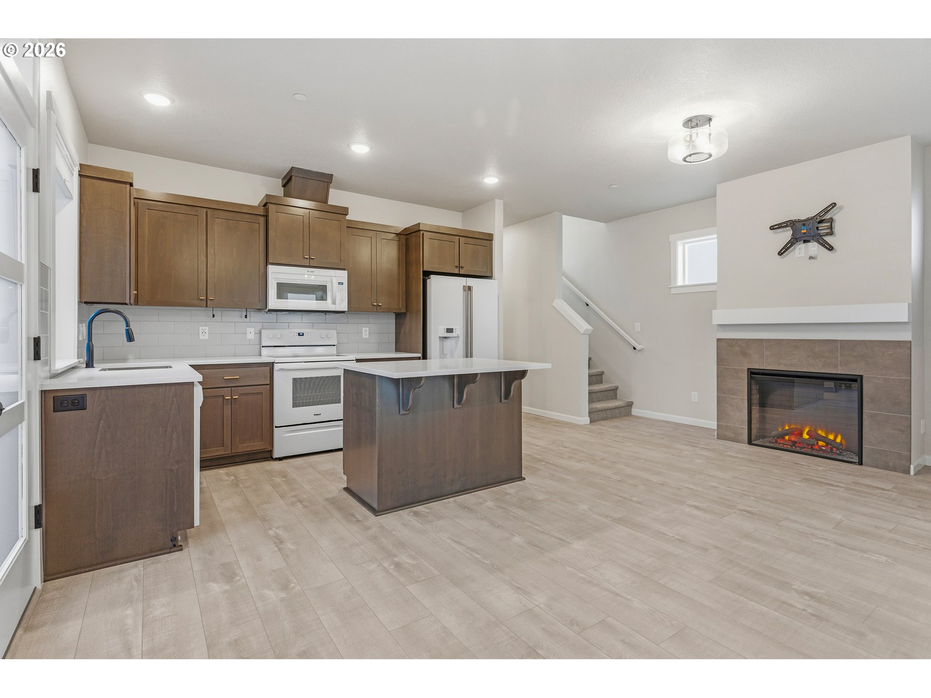 1811 COUSTEAU LOOP SE