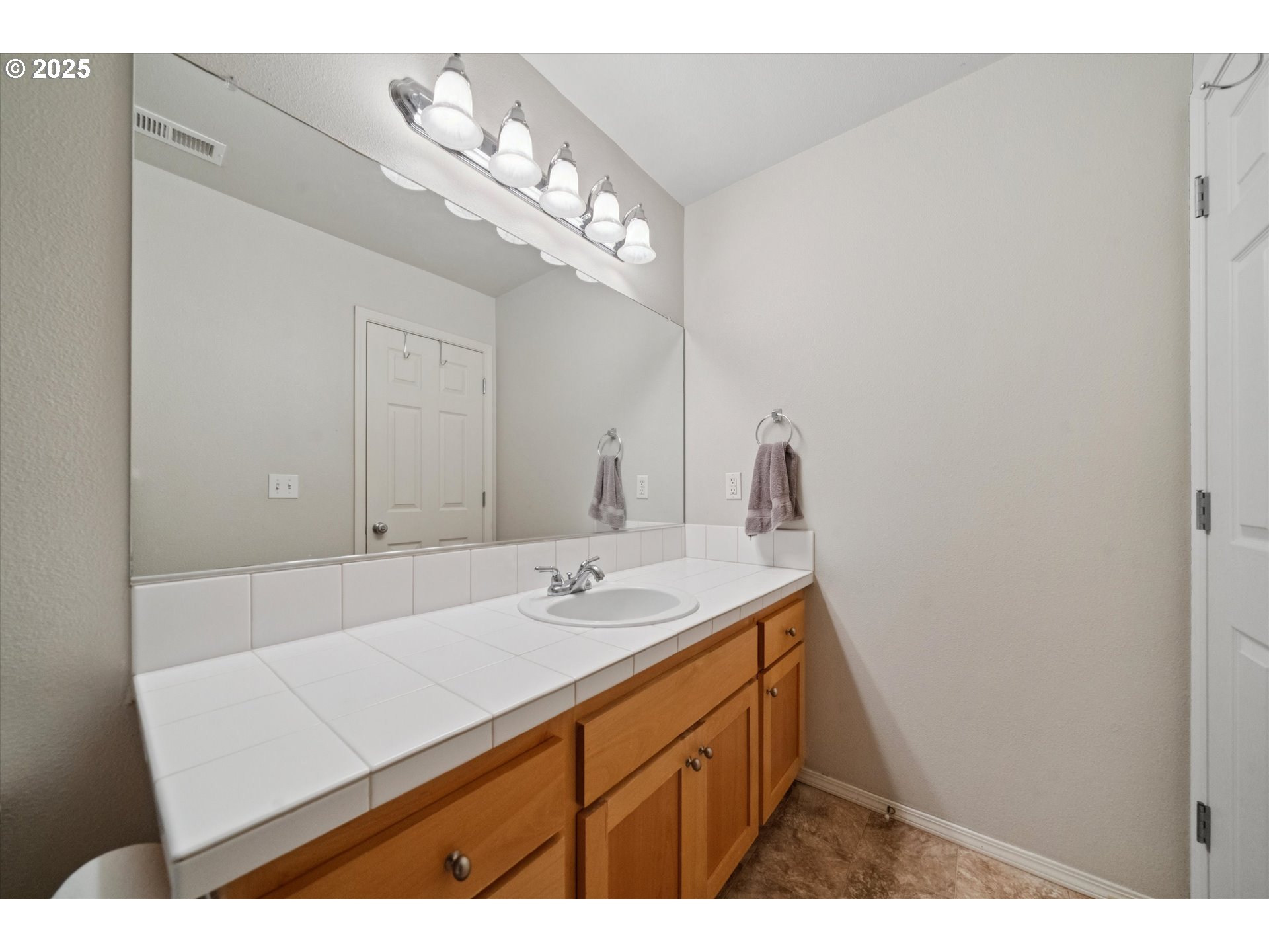 2514 SE LINDEN PL