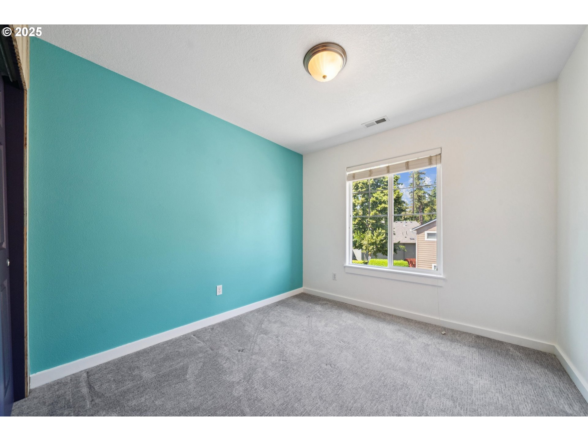 2514 SE LINDEN PL