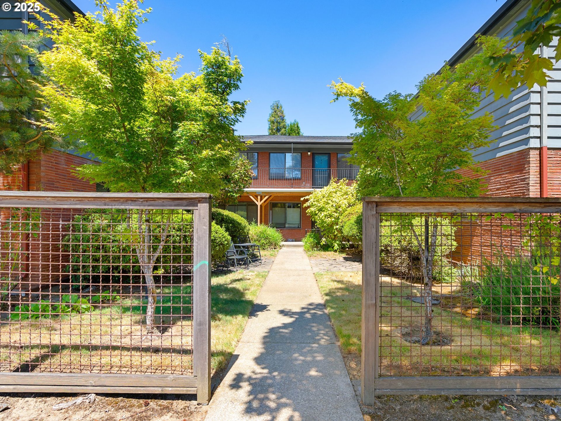 3911 NE KILLINGSWORTH ST 7