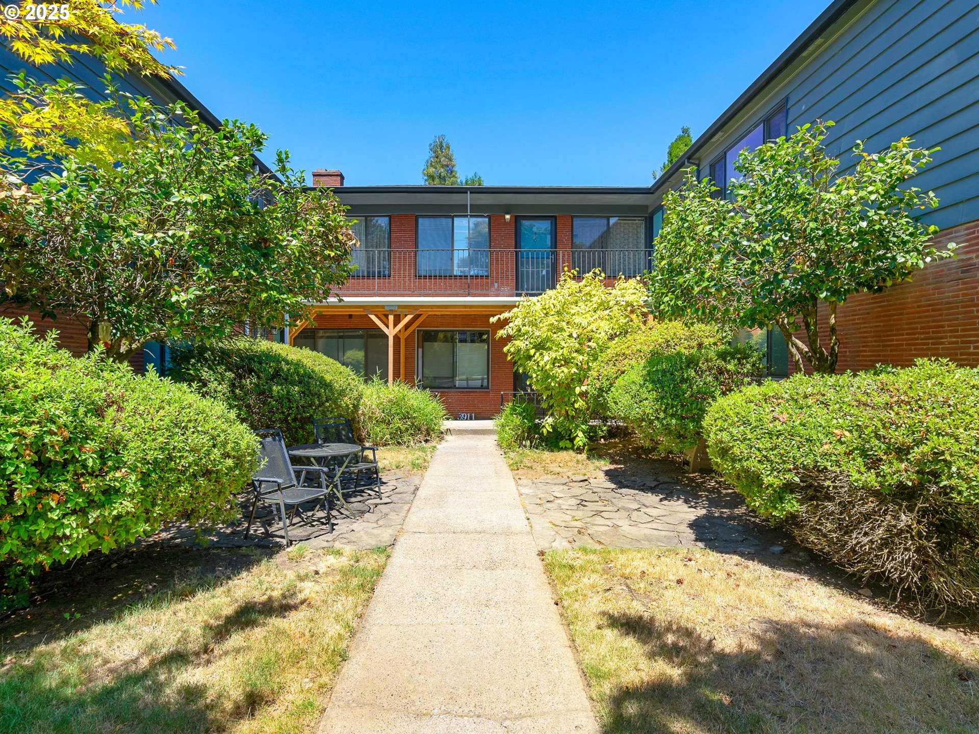 3911 NE KILLINGSWORTH ST 7