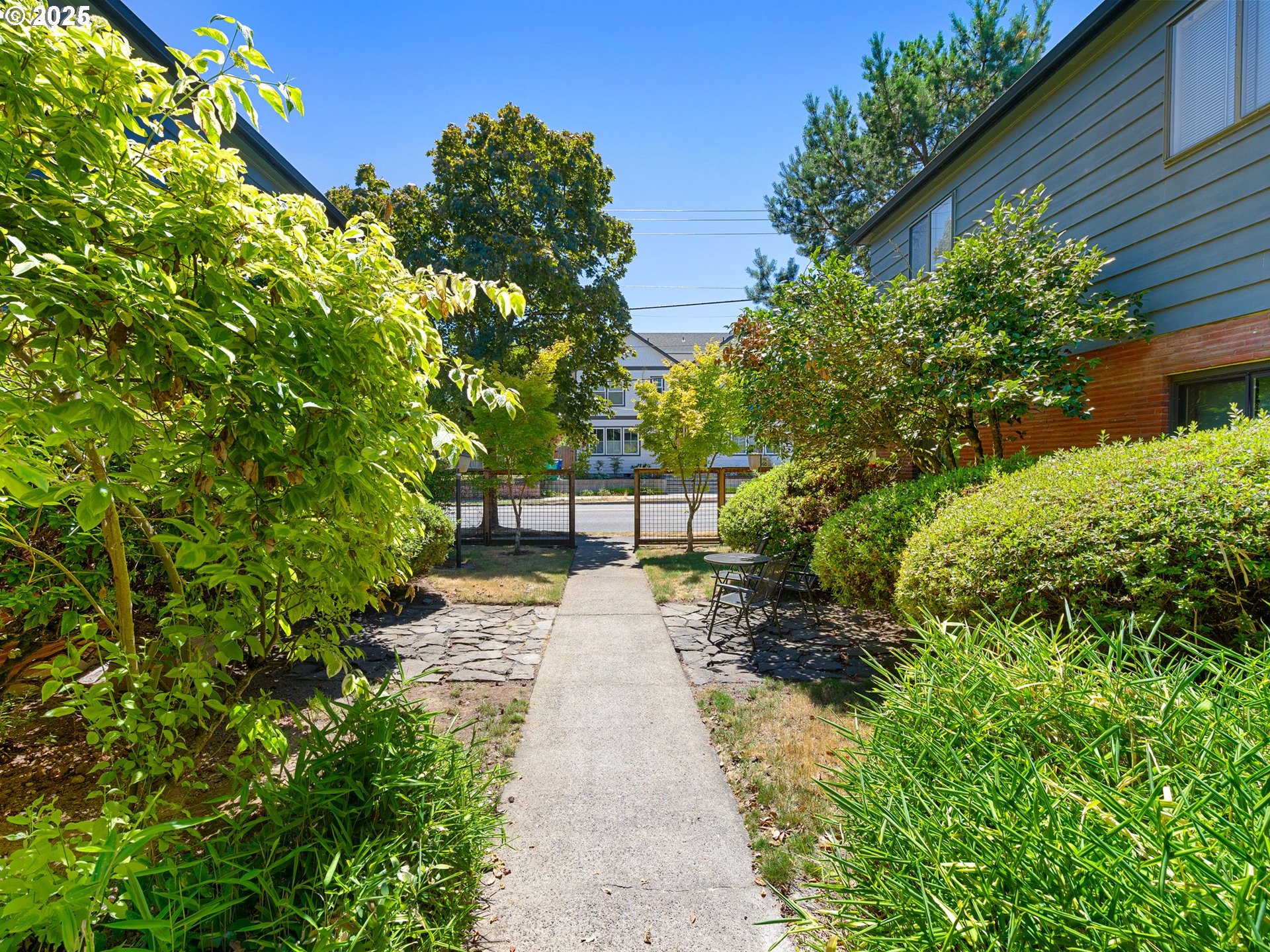 3911 NE KILLINGSWORTH ST 7