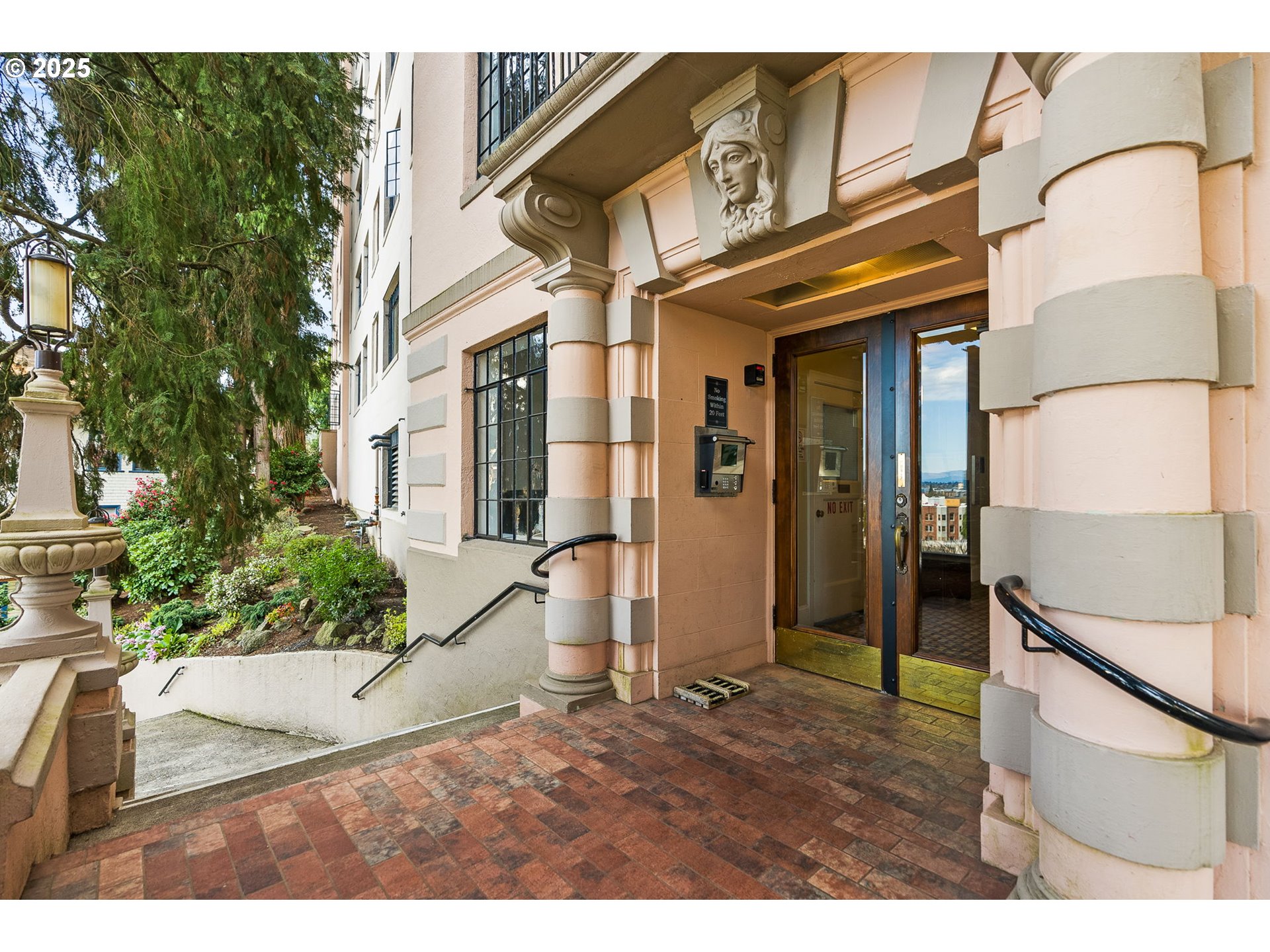 2336 SW OSAGE ST 402