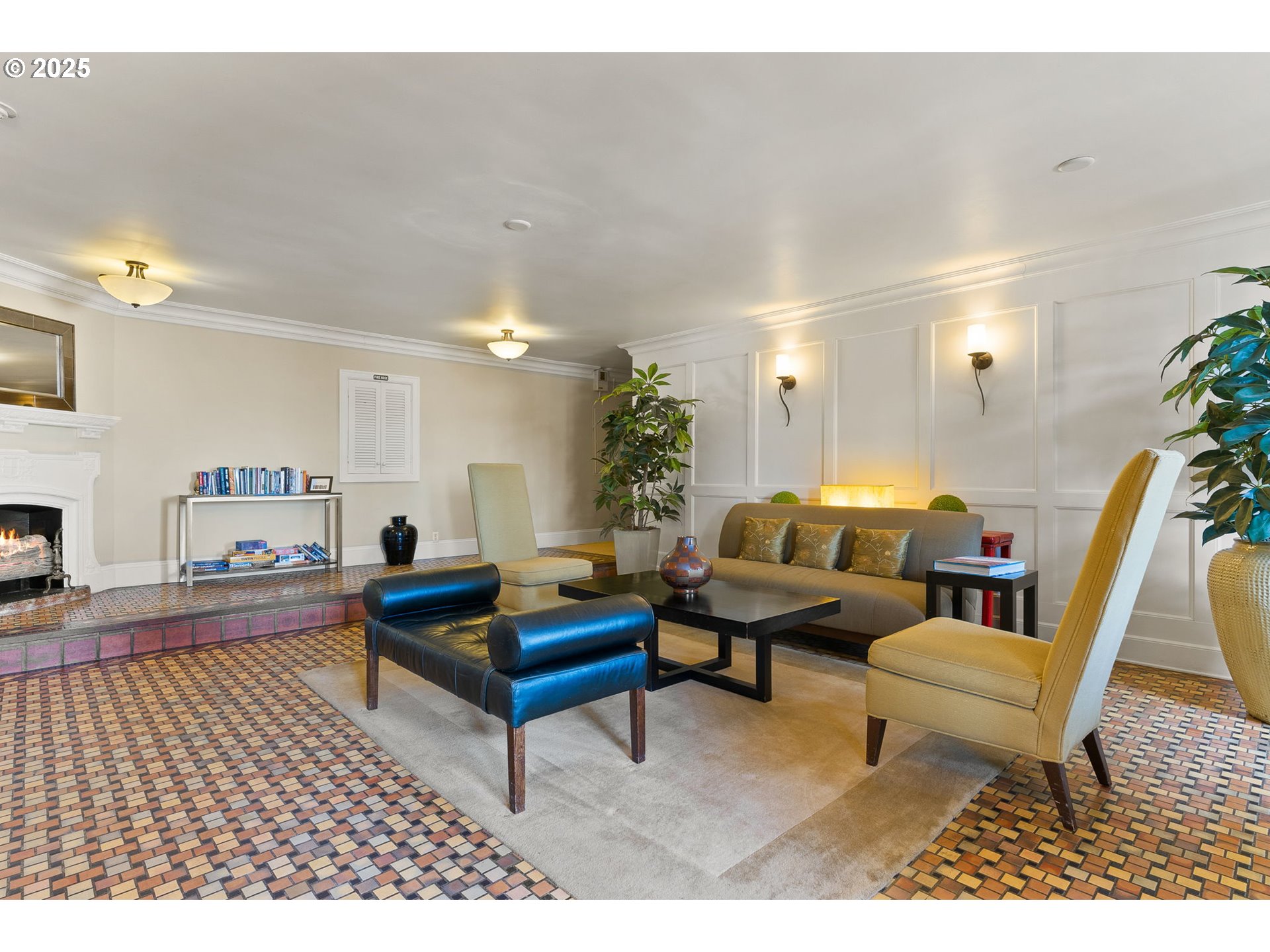 2336 SW OSAGE ST 402
