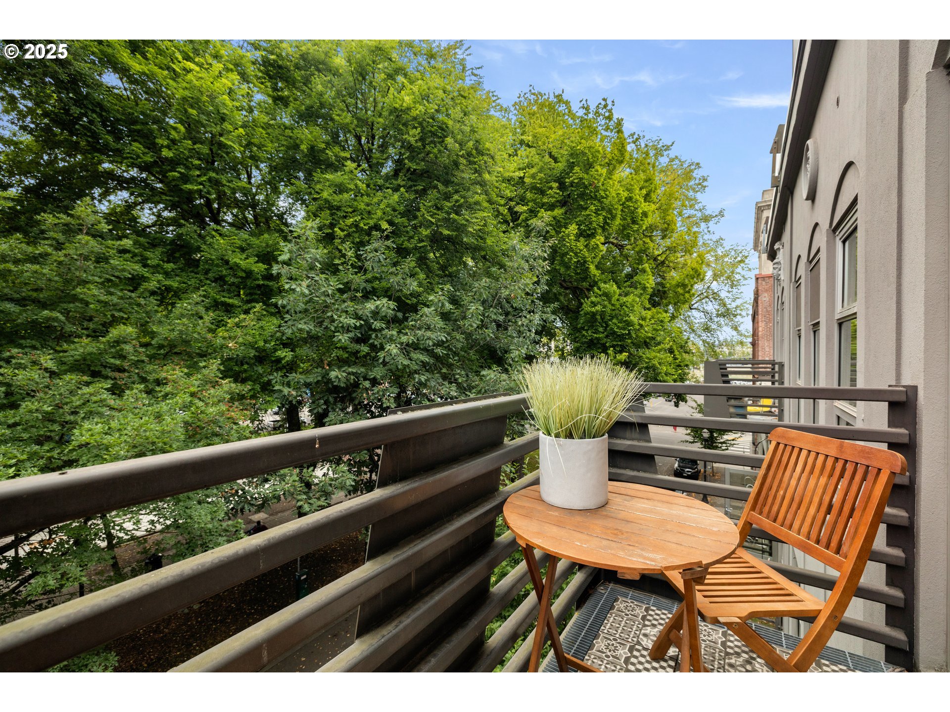 725 NW FLANDERS ST 303