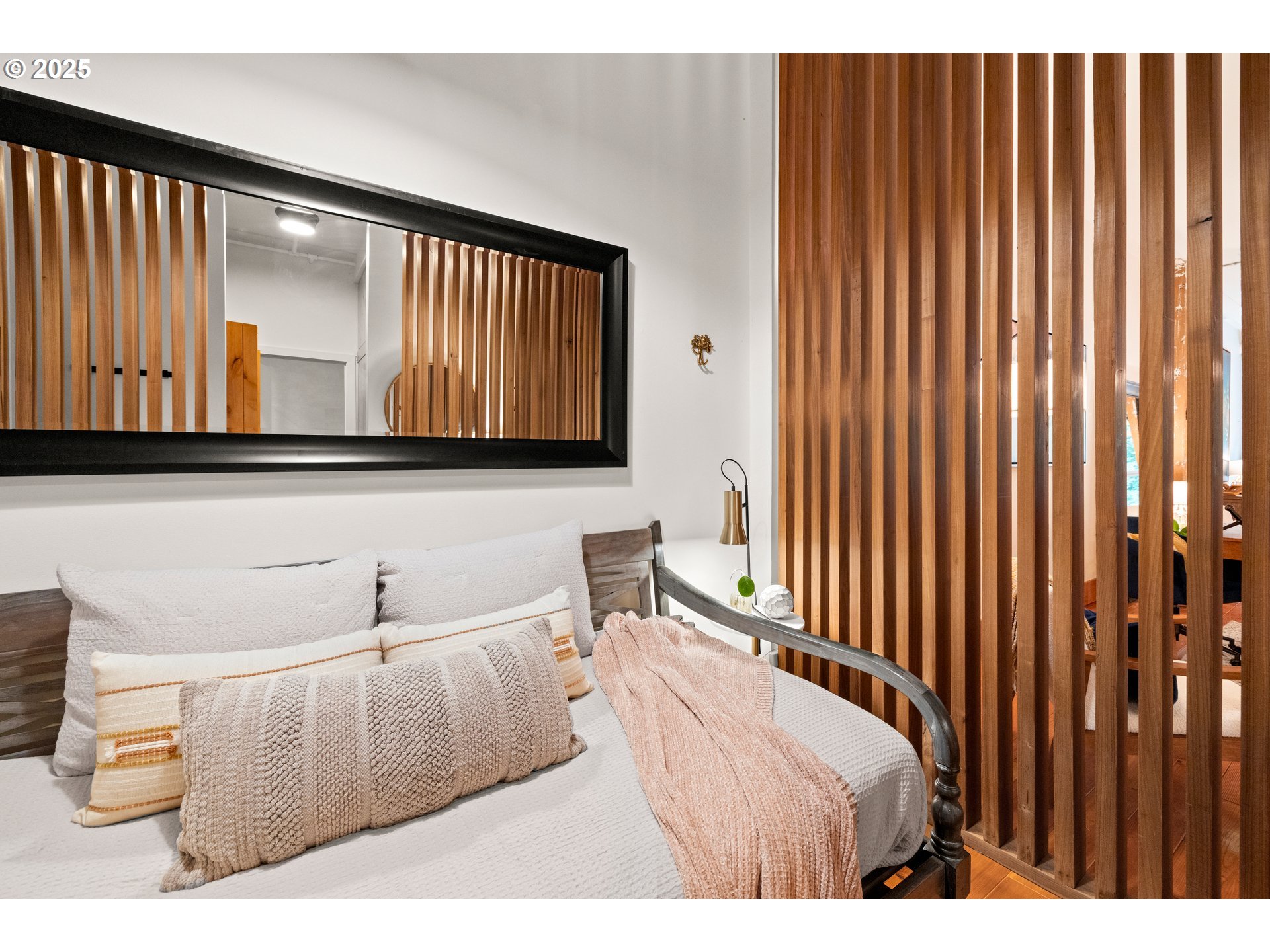 725 NW FLANDERS ST 303