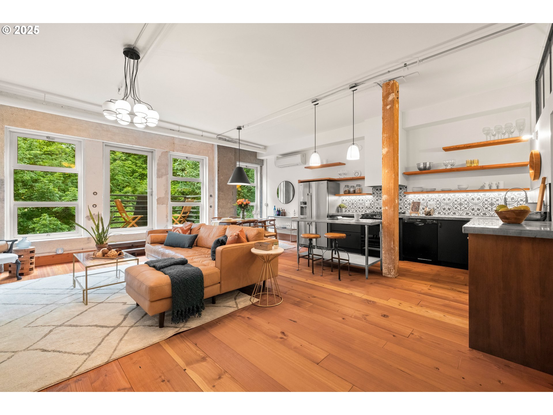 725 NW FLANDERS ST 303