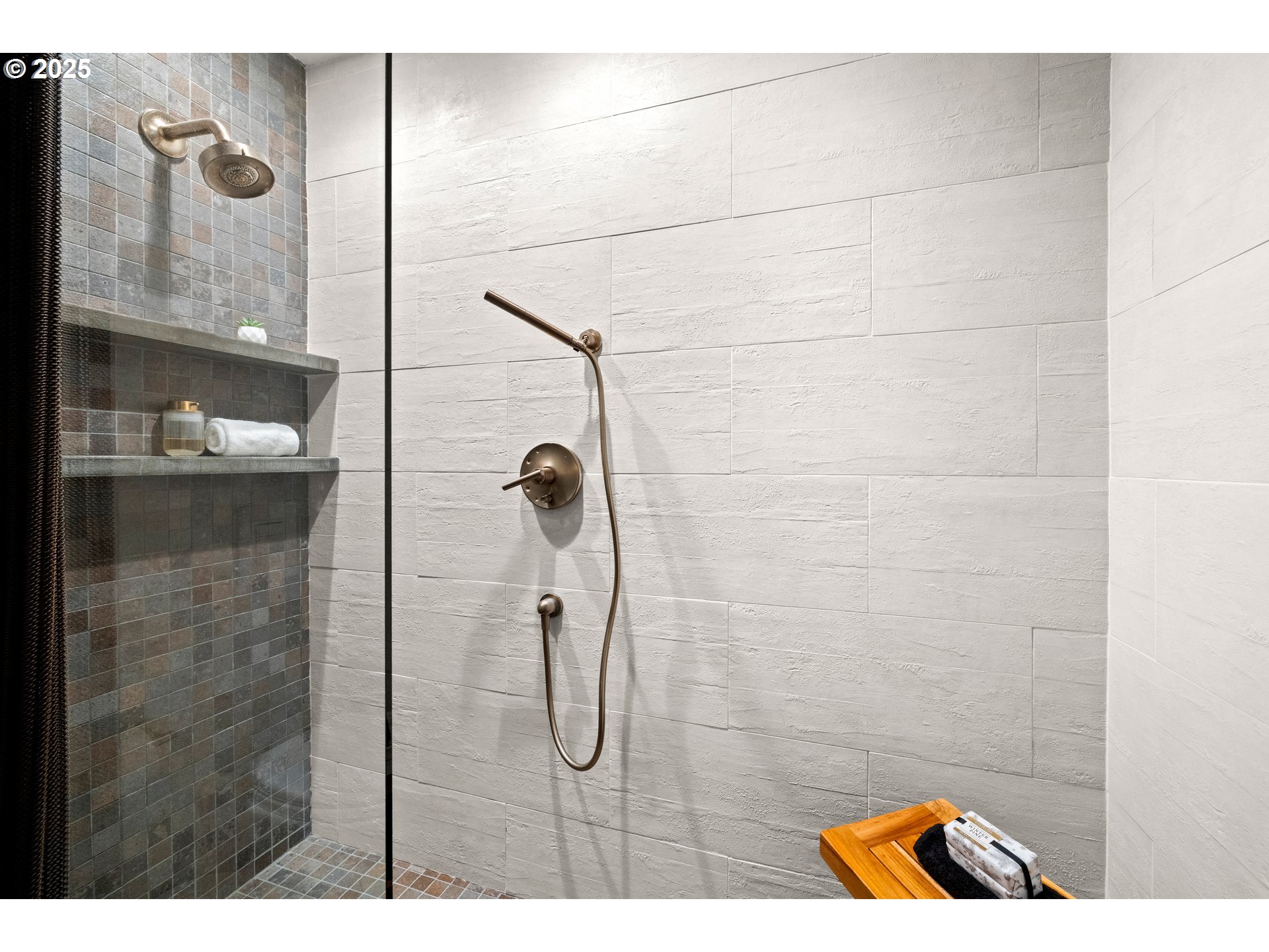 725 NW FLANDERS ST 303