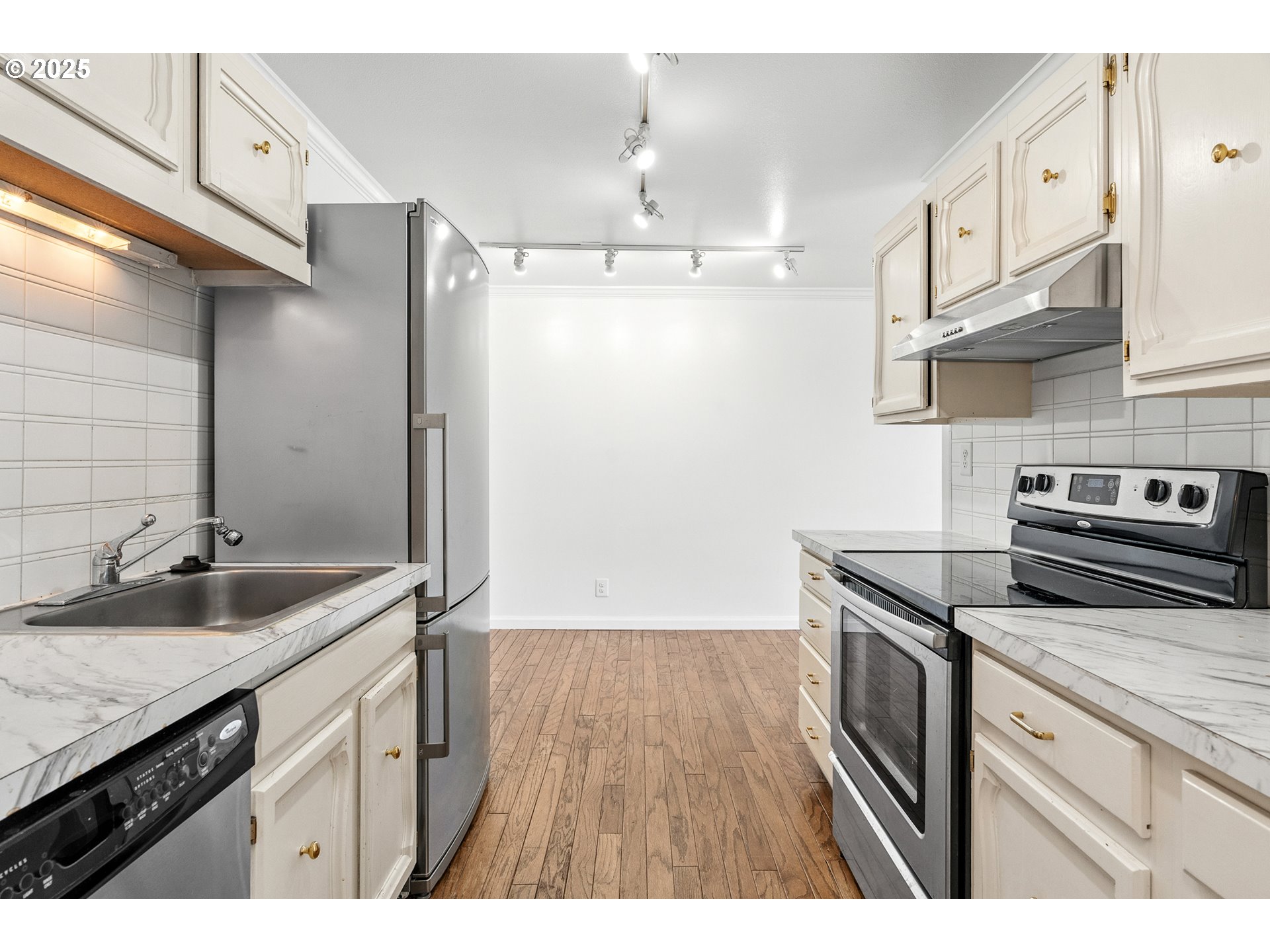 2021 SW MAIN ST 64