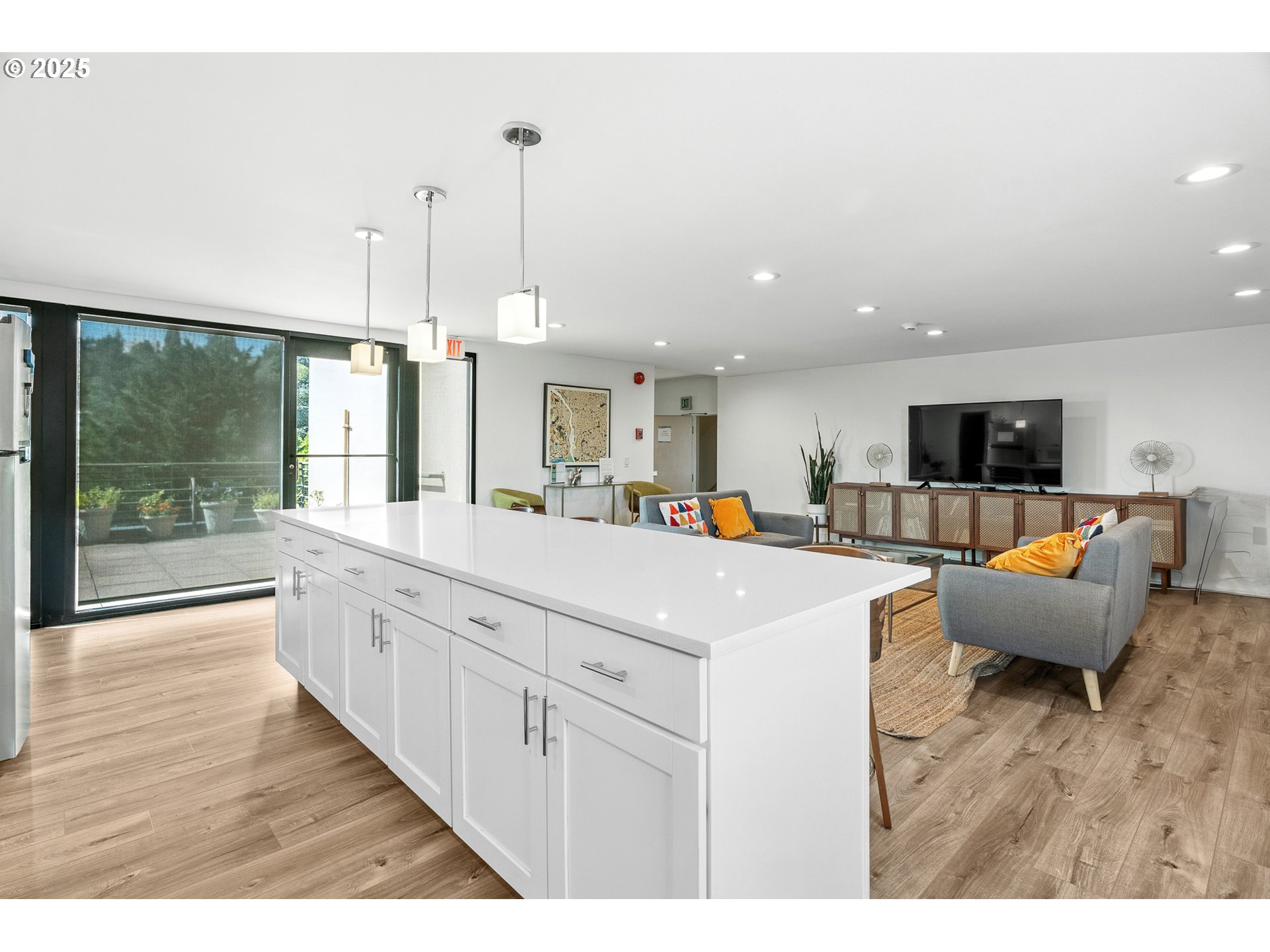 2021 SW MAIN ST 64