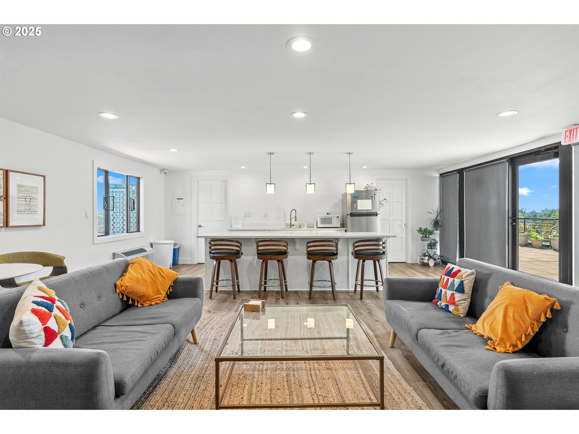 2021 SW MAIN ST 64