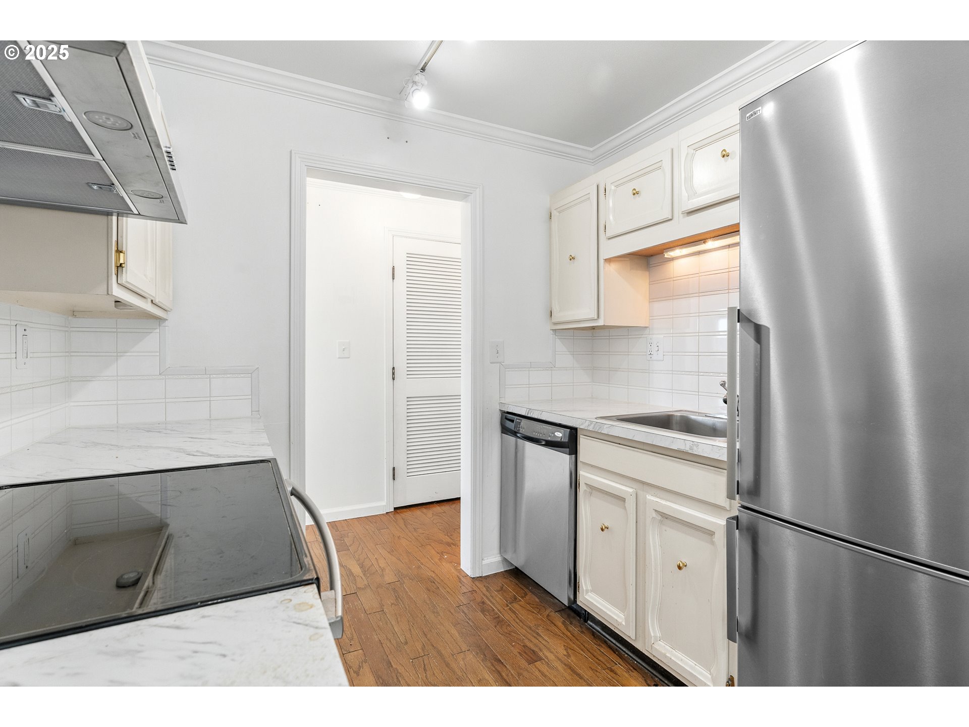 2021 SW MAIN ST 64