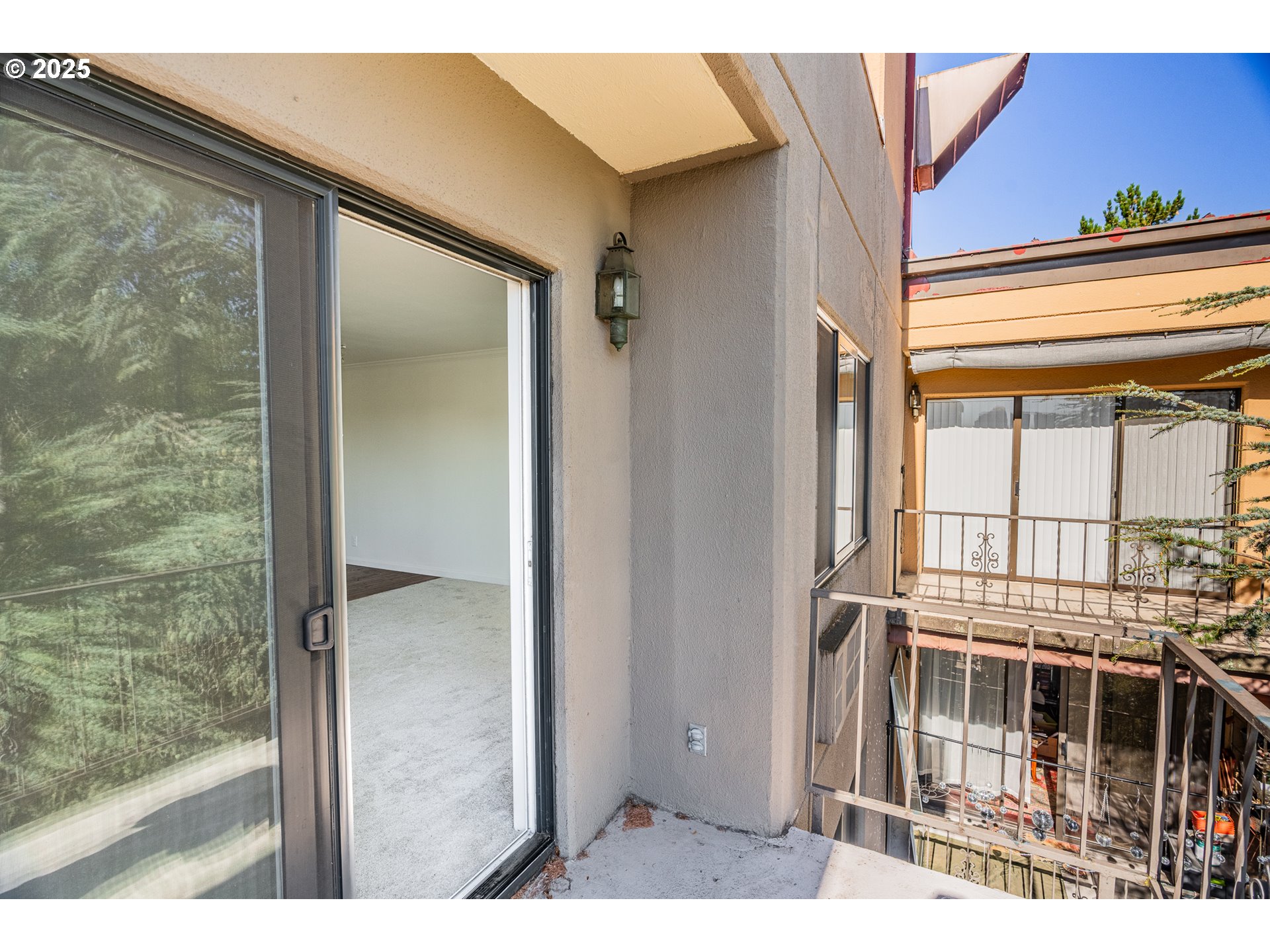 2021 SW MAIN ST 64