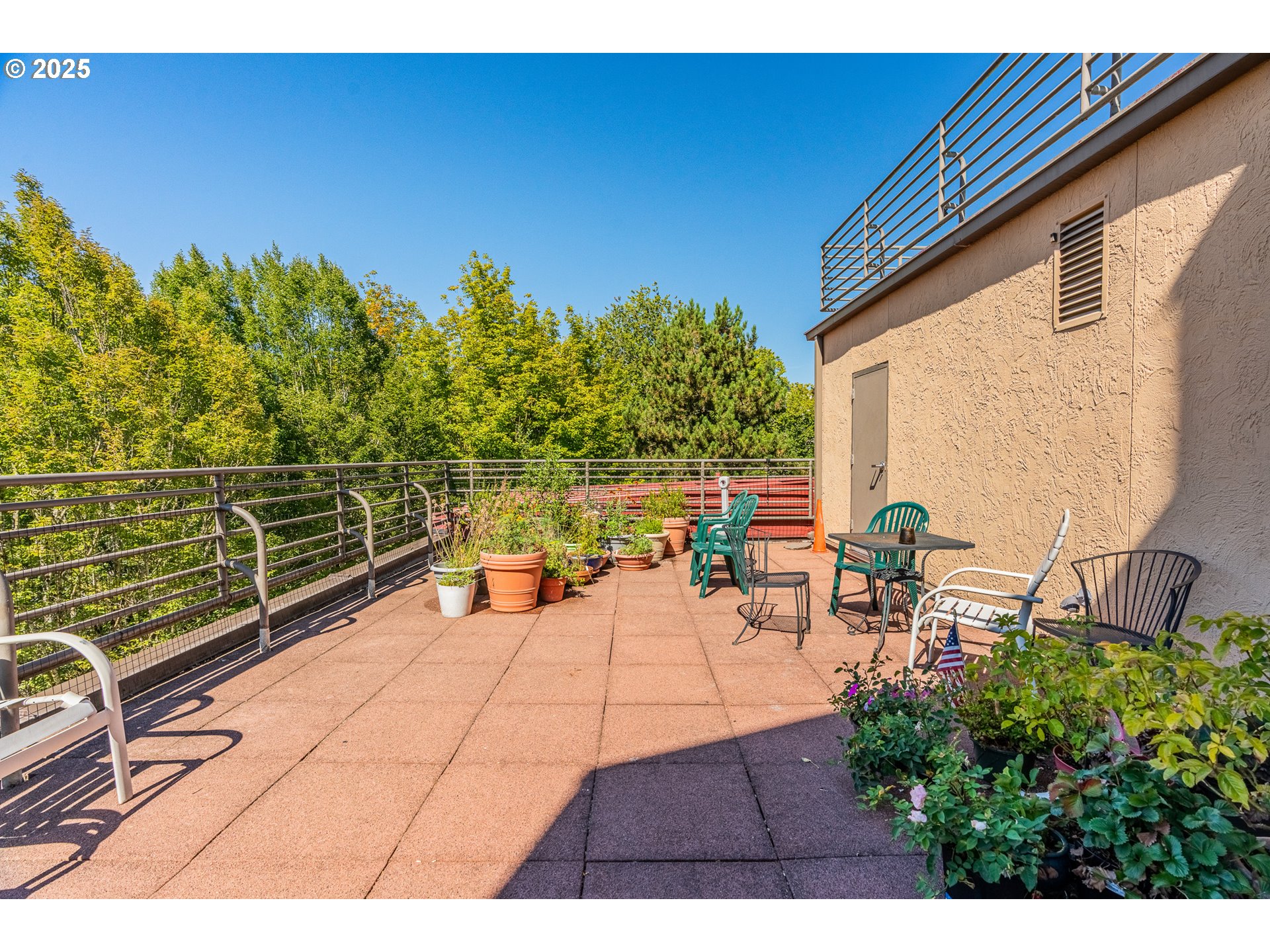 2021 SW MAIN ST 64
