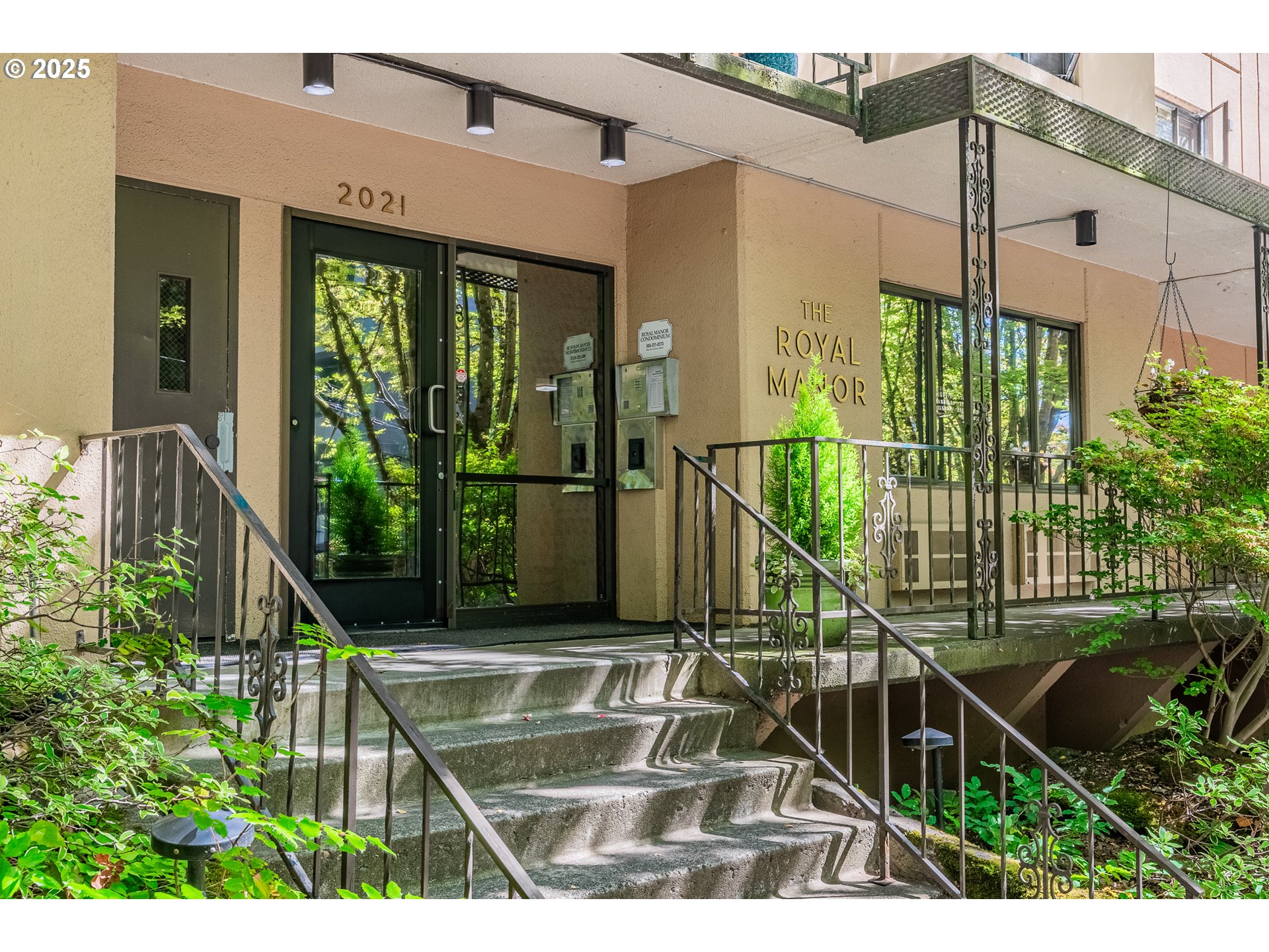 2021 SW MAIN ST 64