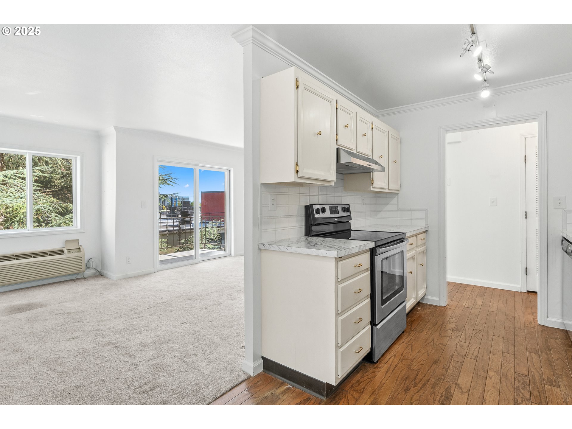 2021 SW MAIN ST 64