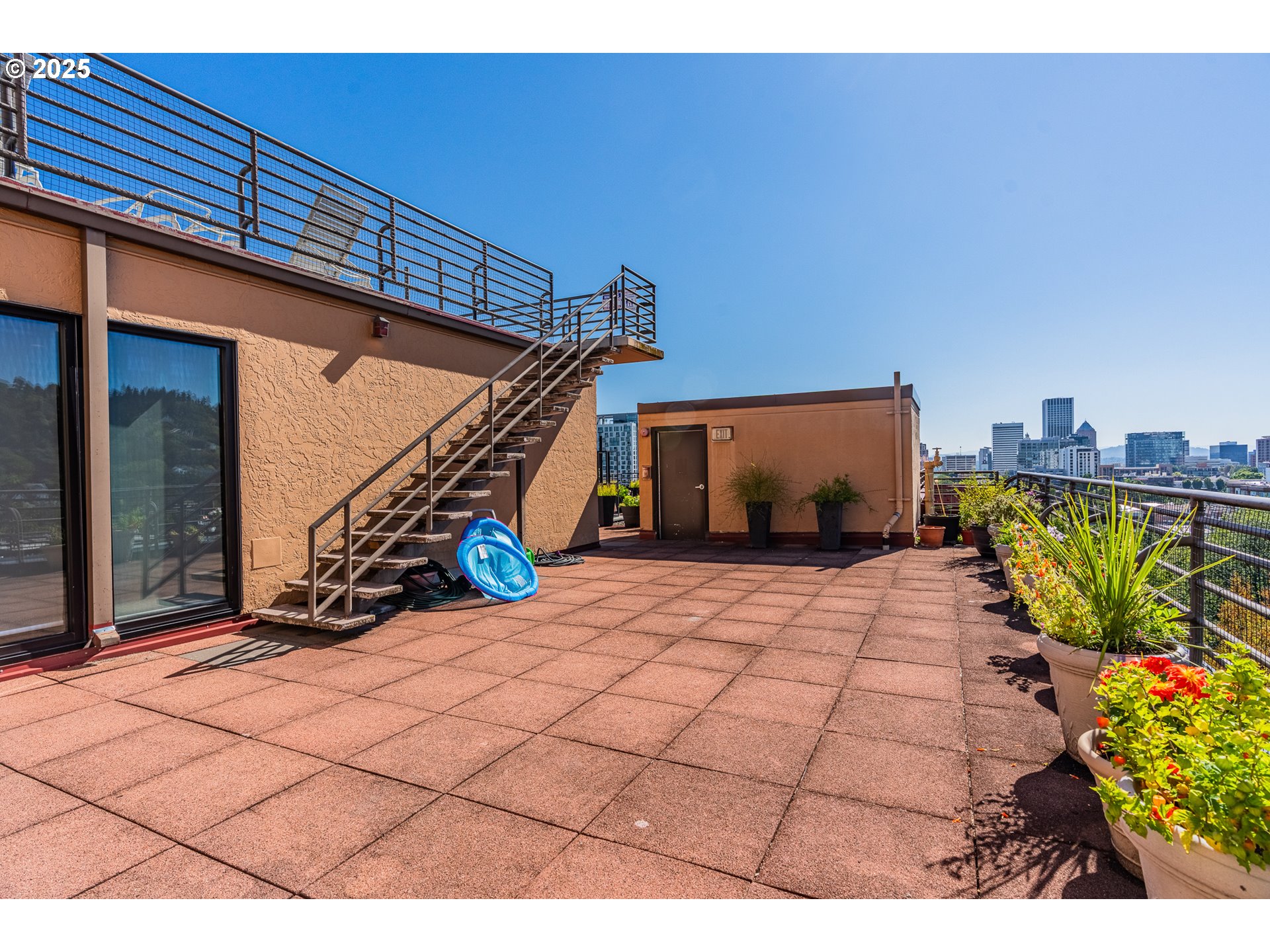 2021 SW MAIN ST 64