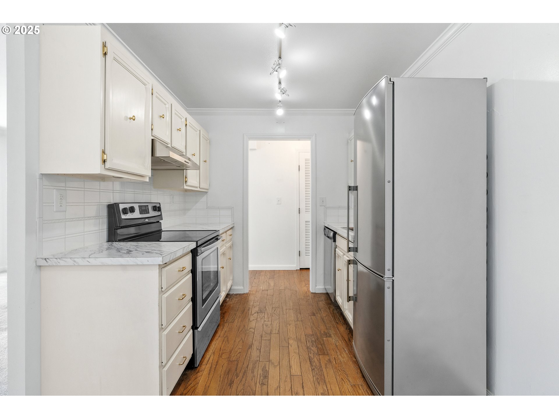 2021 SW MAIN ST 64