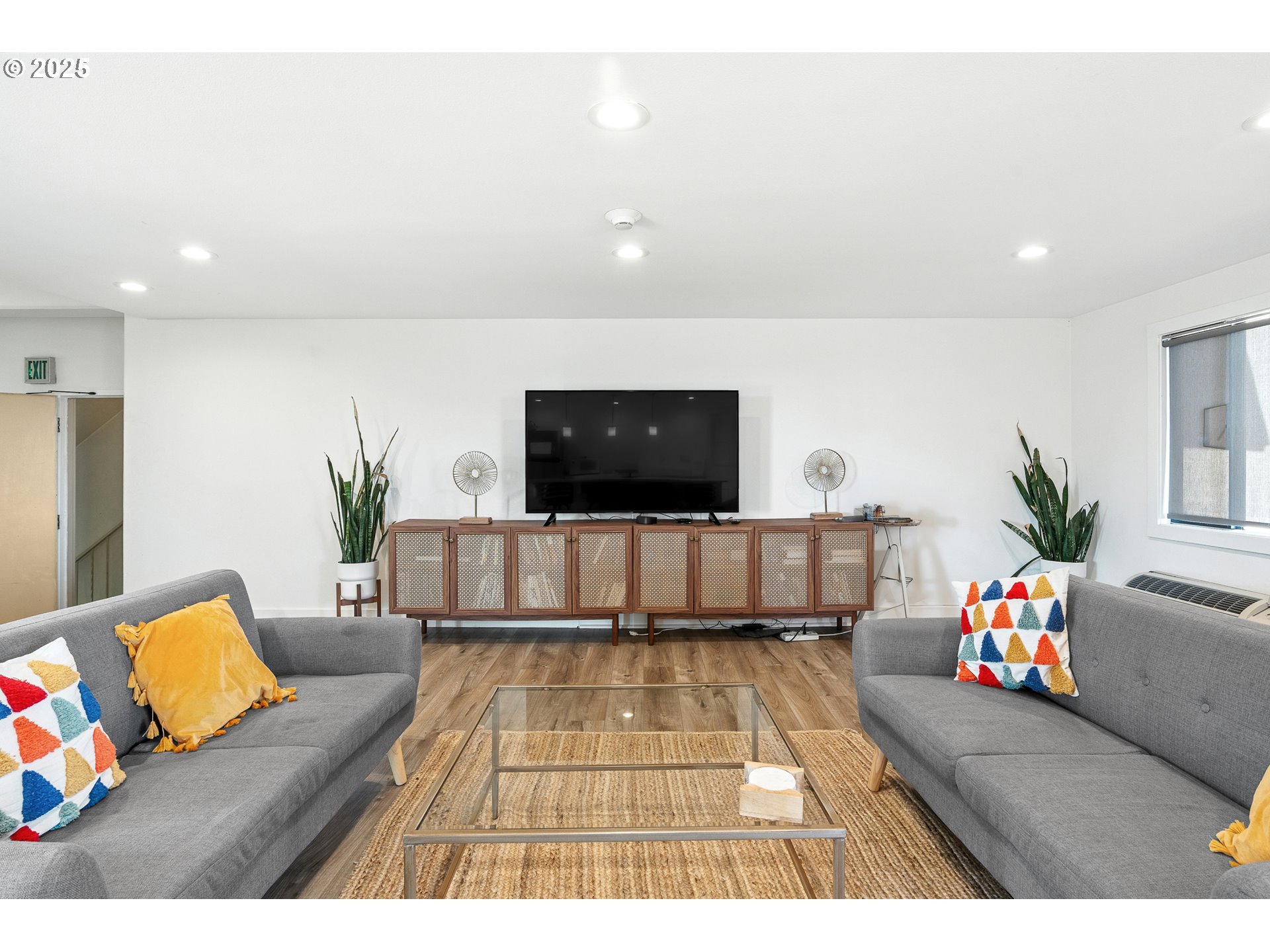 2021 SW MAIN ST 64