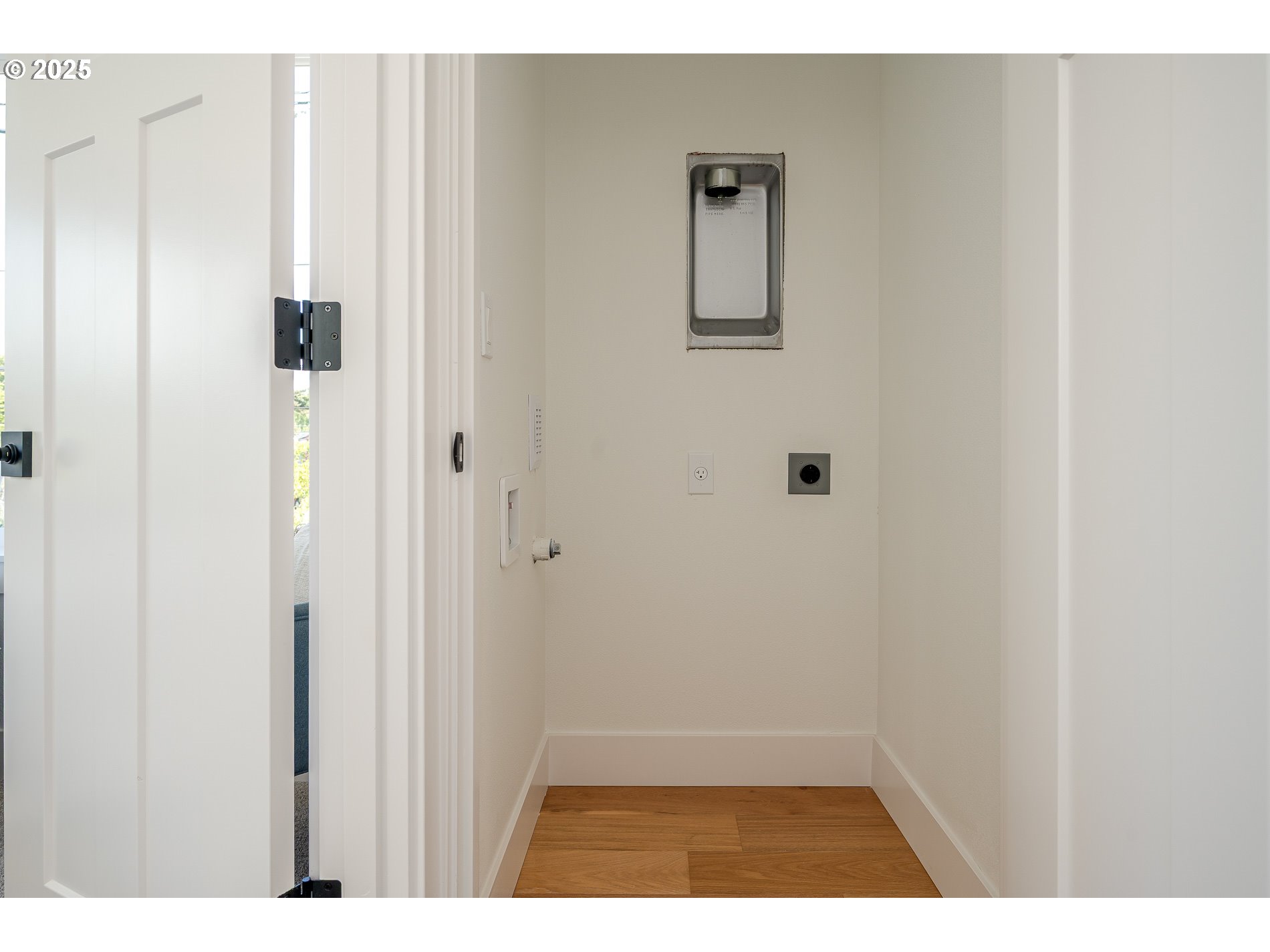 5807 NE Everett ST 2