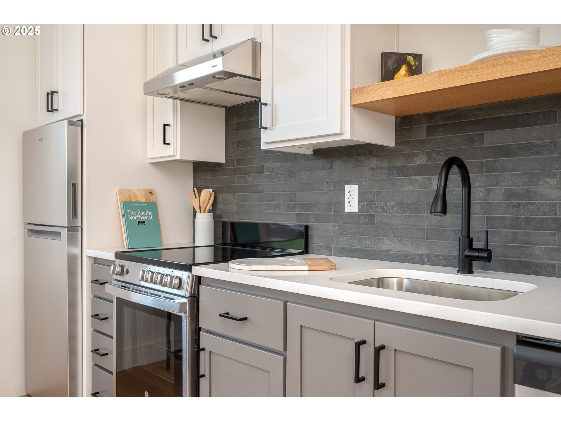 5807 NE Everett ST 2