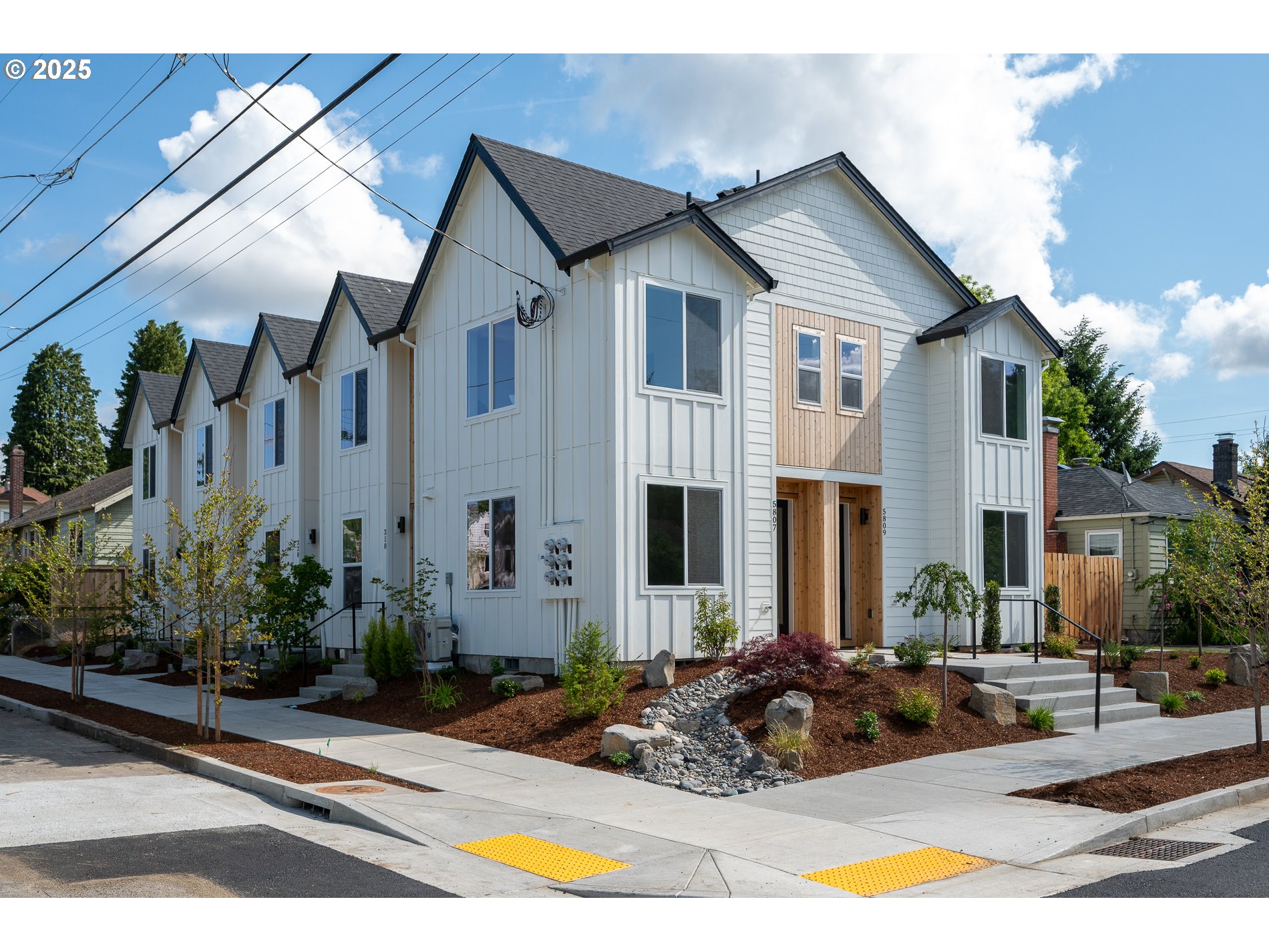 5807 NE Everett ST 2