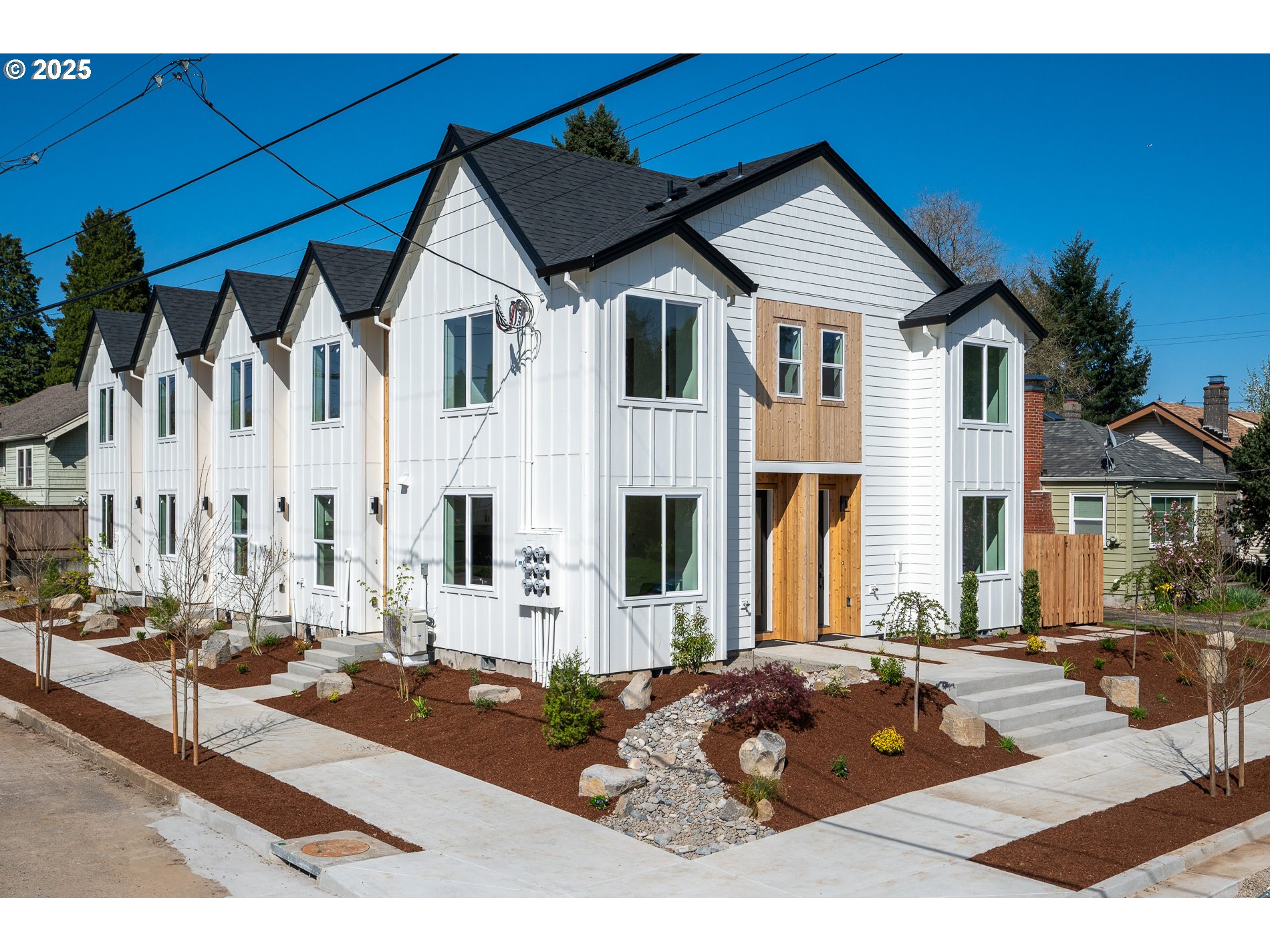 5807 NE Everett ST 2