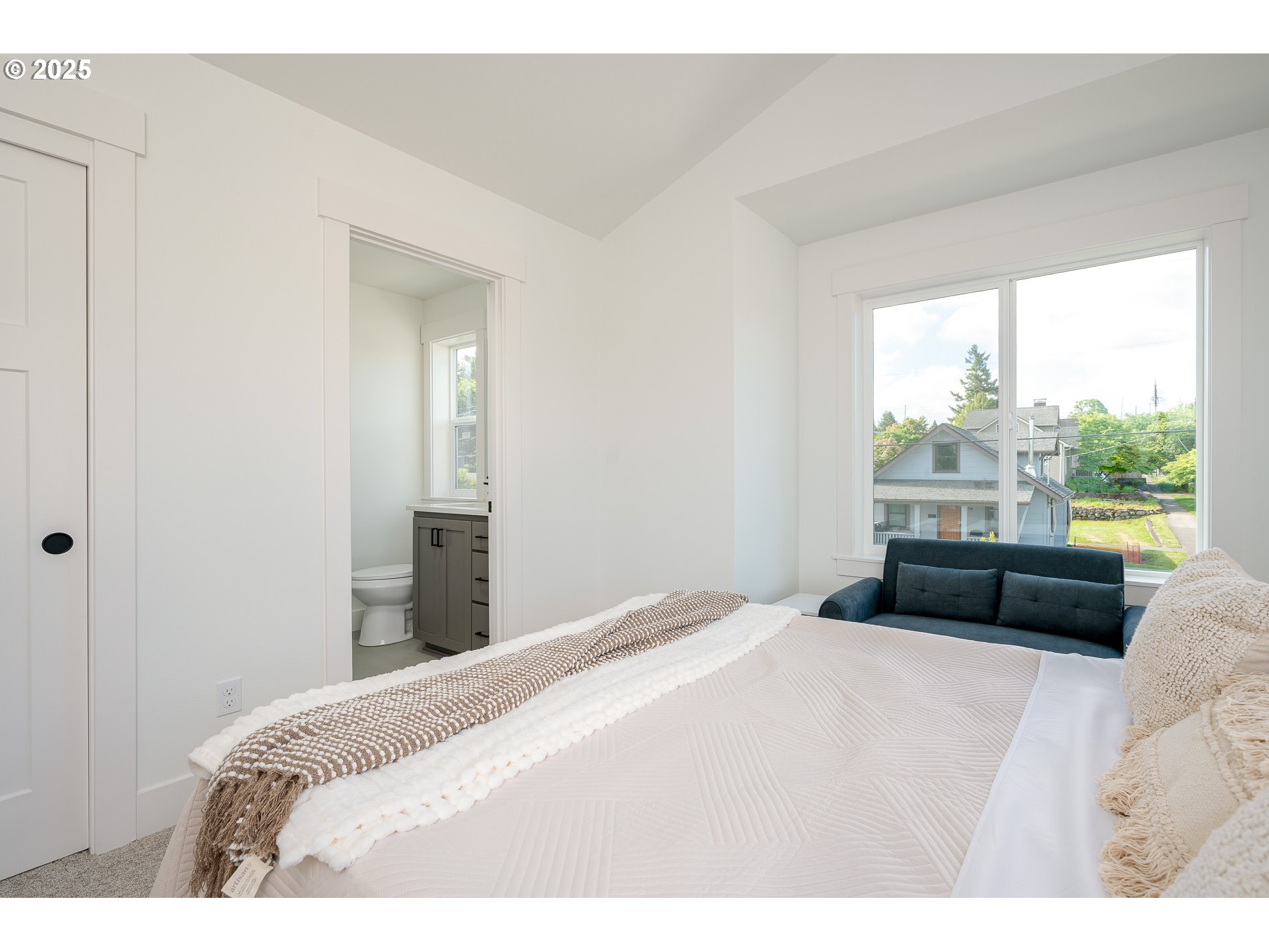 5807 NE Everett ST 2