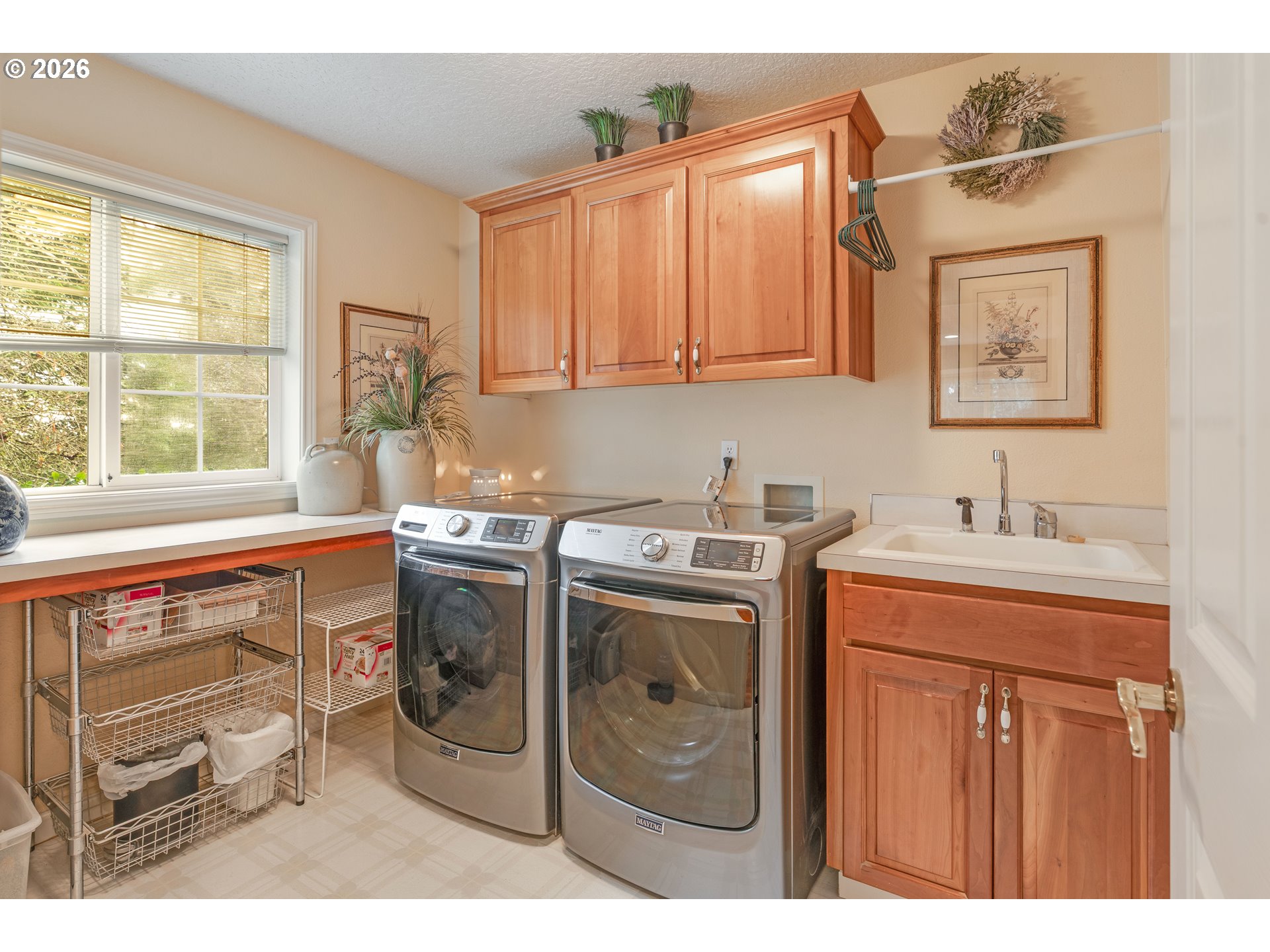 2770 NE ROBERTS LN