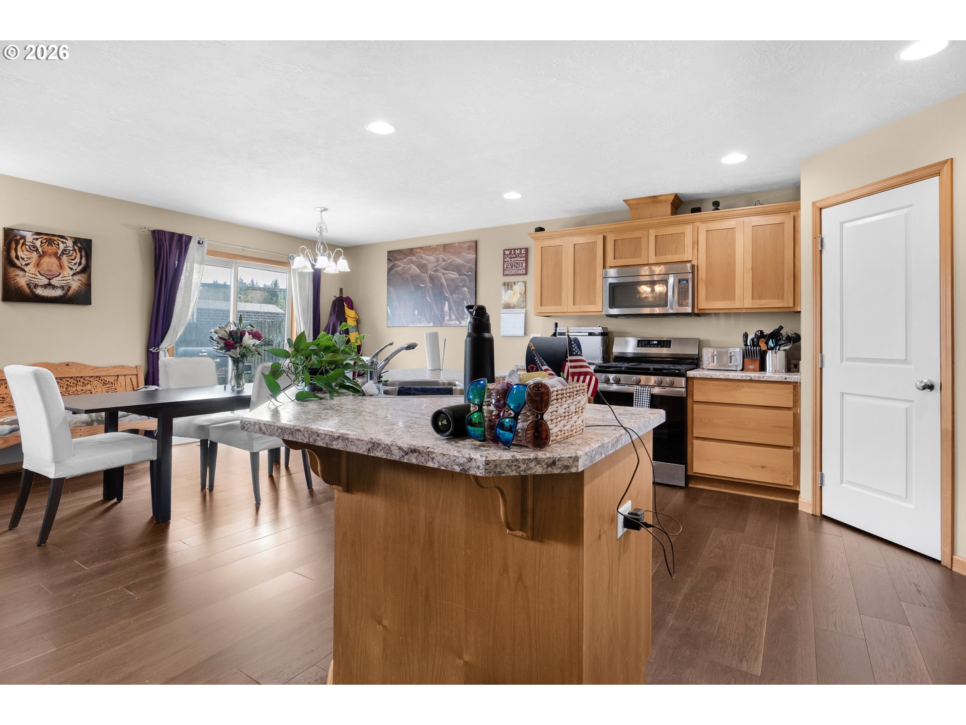 348 SW KALMIA AVE