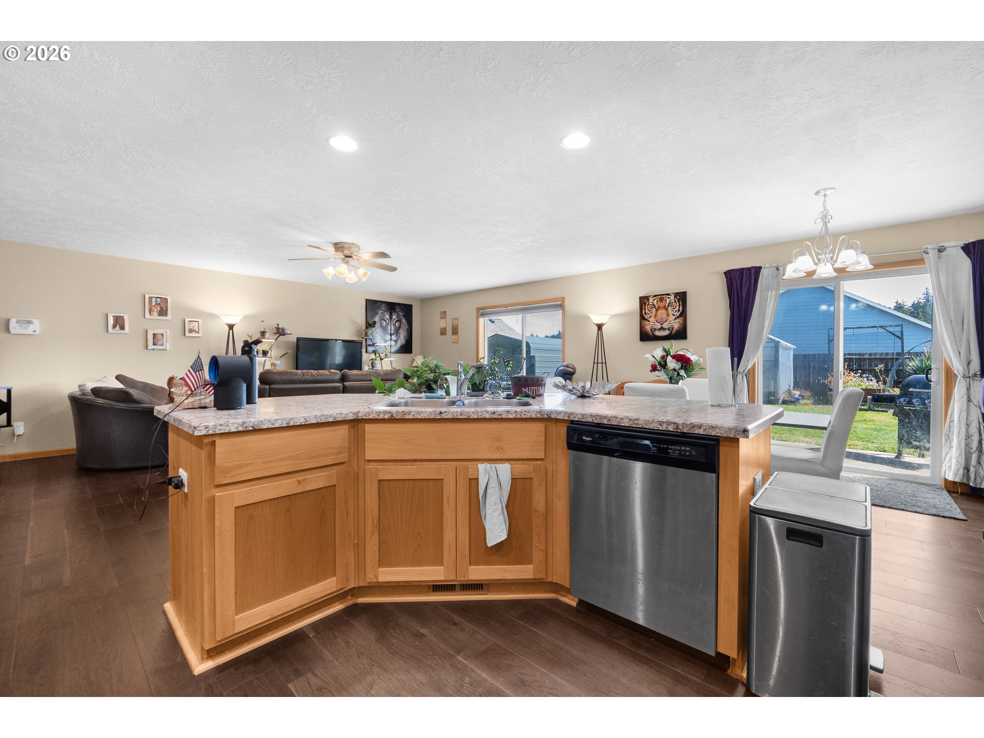 348 SW KALMIA AVE
