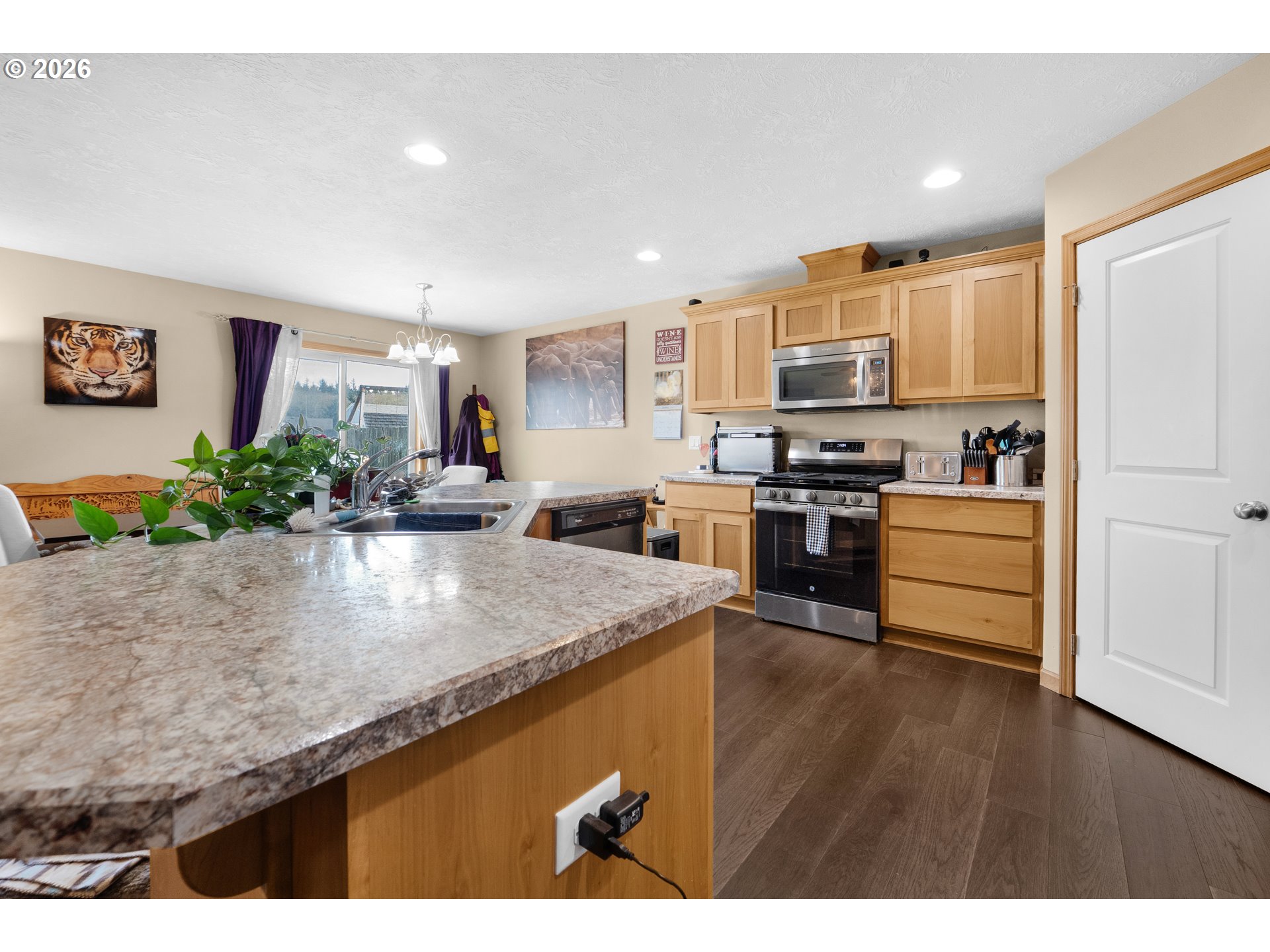 348 SW KALMIA AVE