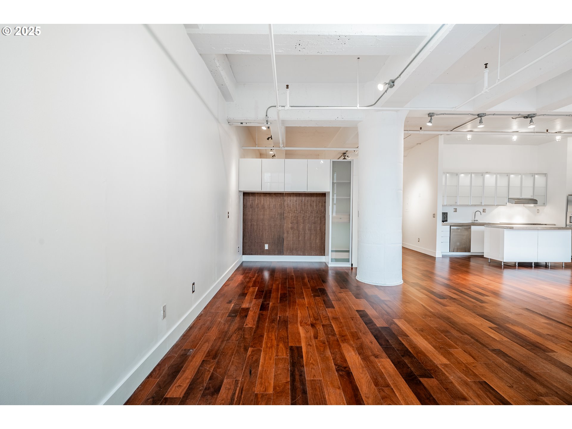 1314 NW IRVING ST 202