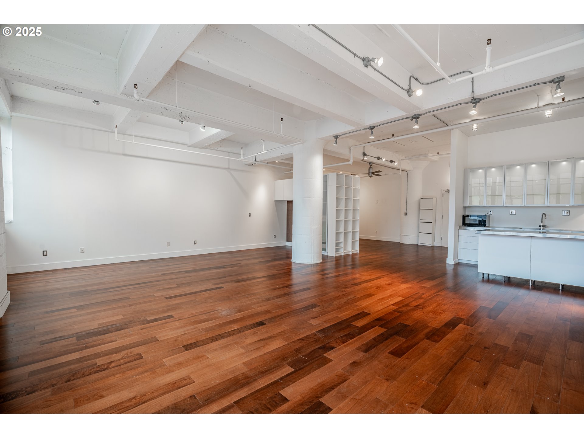 1314 NW IRVING ST 202