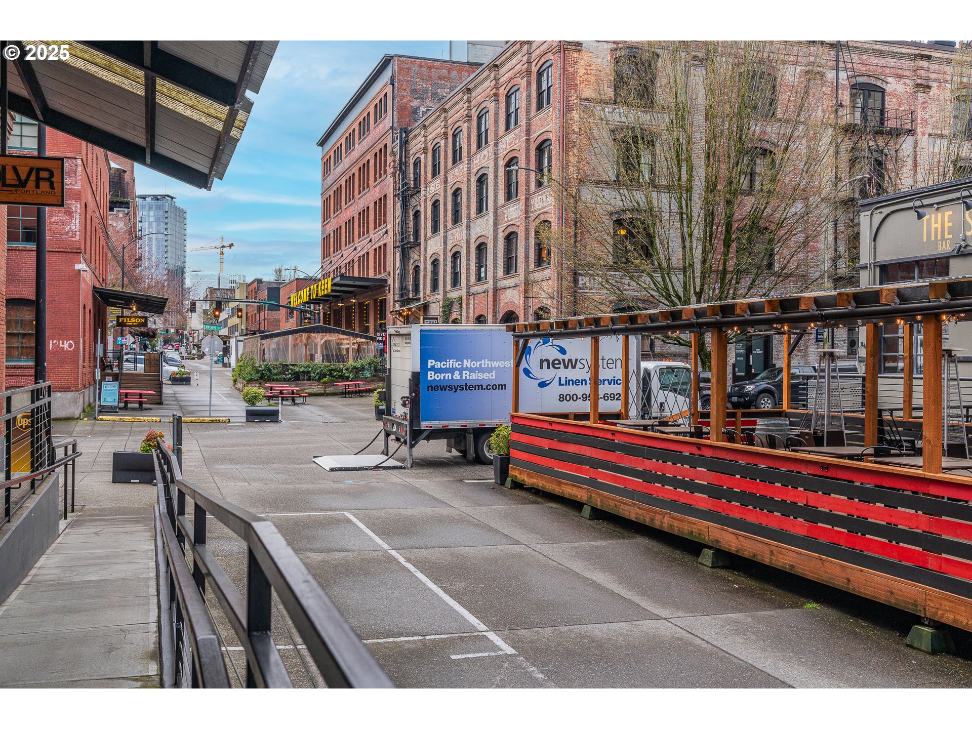 1314 NW IRVING ST 202