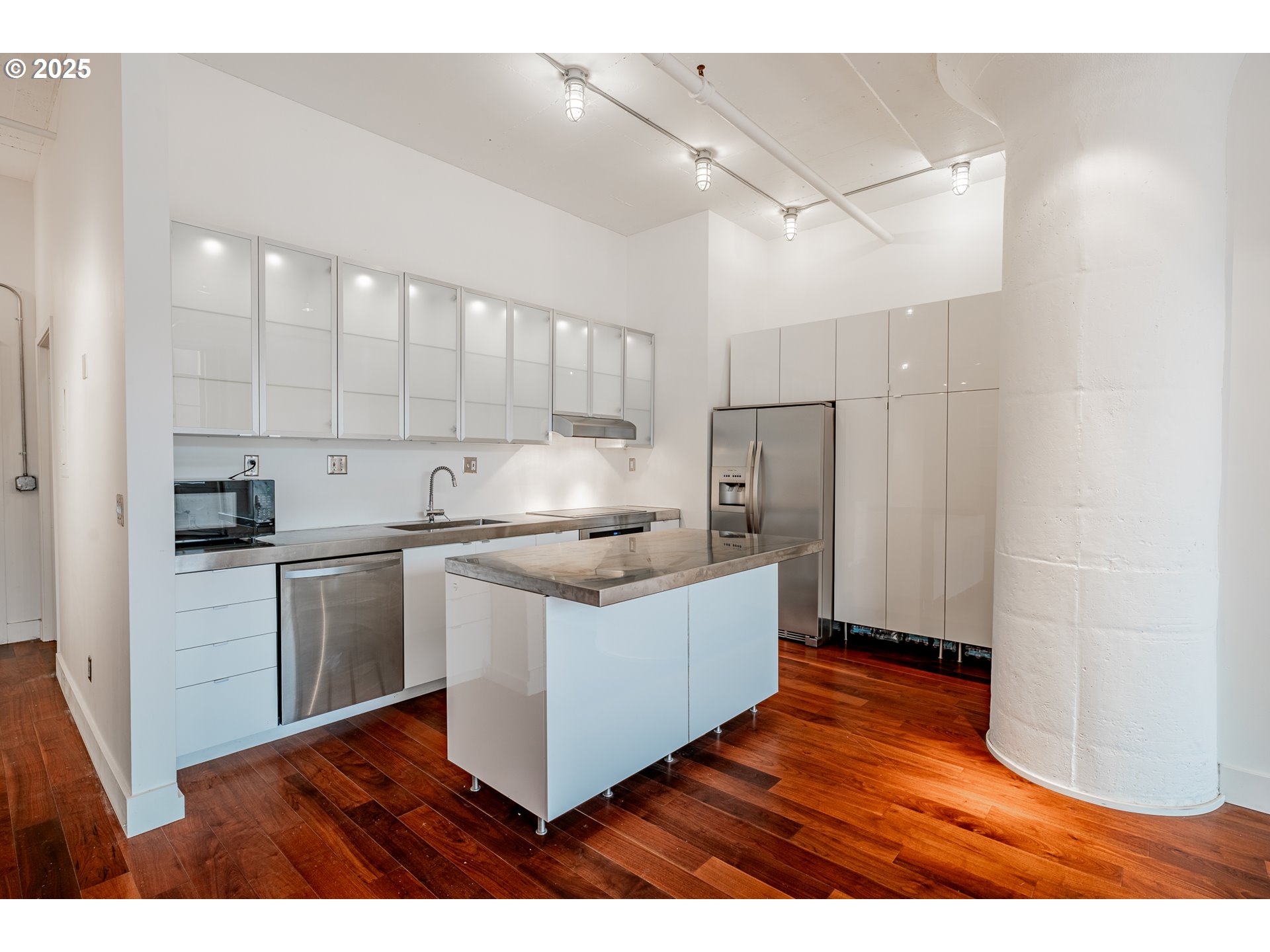 1314 NW IRVING ST 202