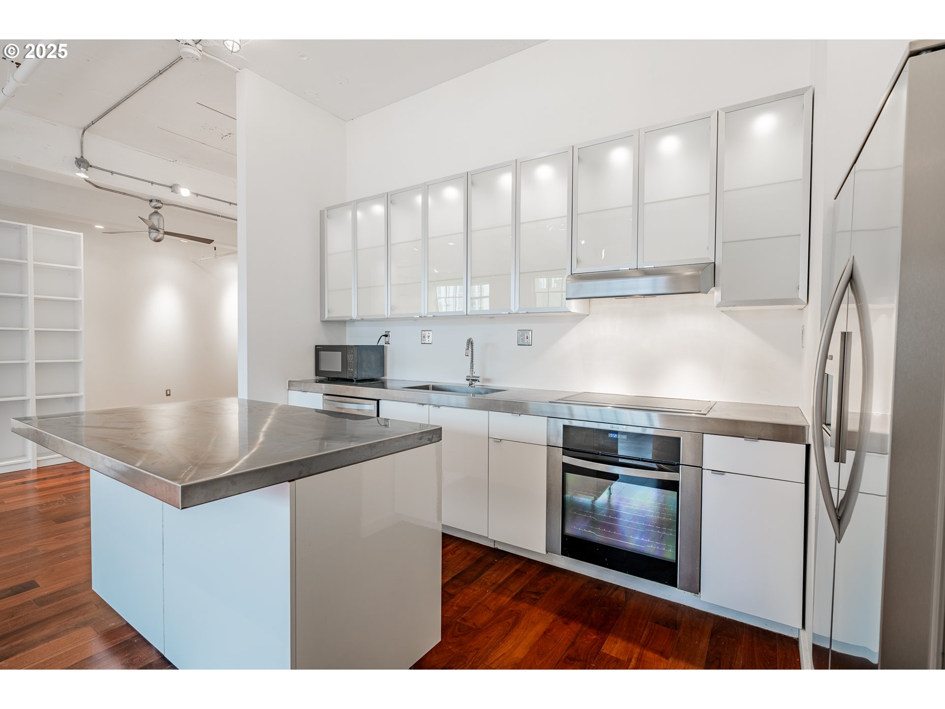 1314 NW IRVING ST 202