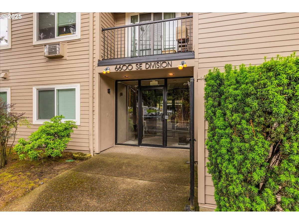 6600 SE DIVISION ST 202