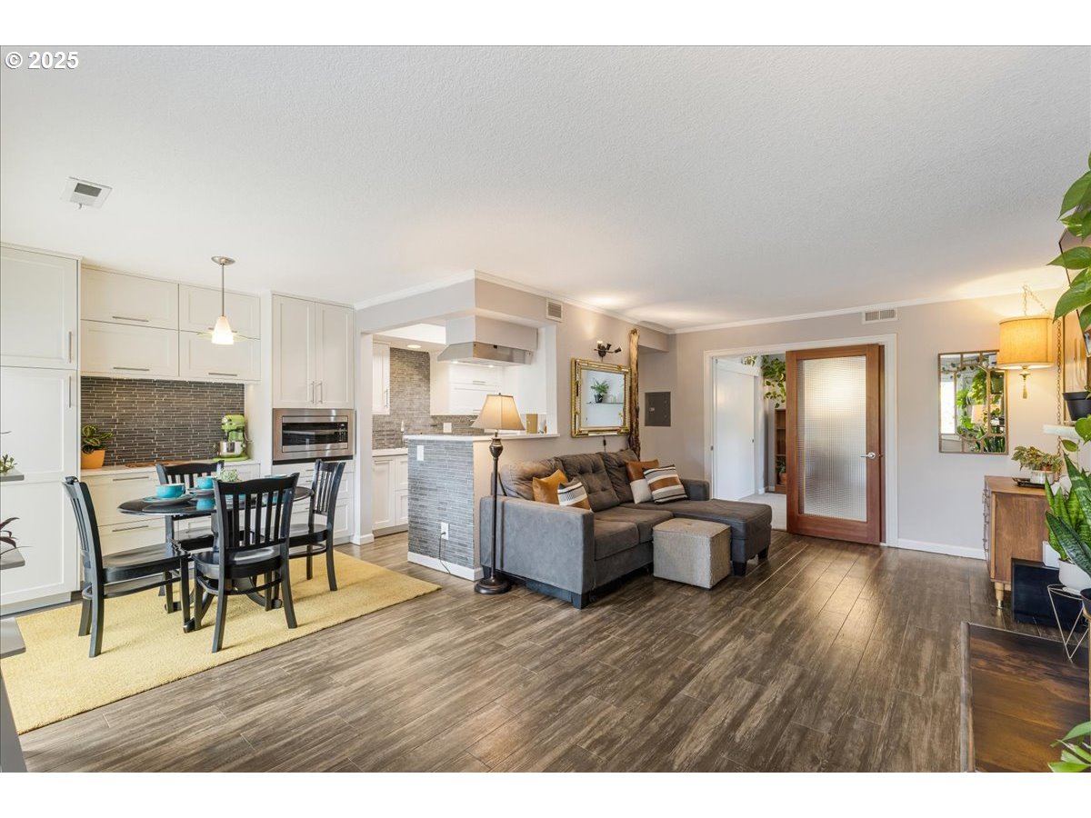 6600 SE DIVISION ST 202