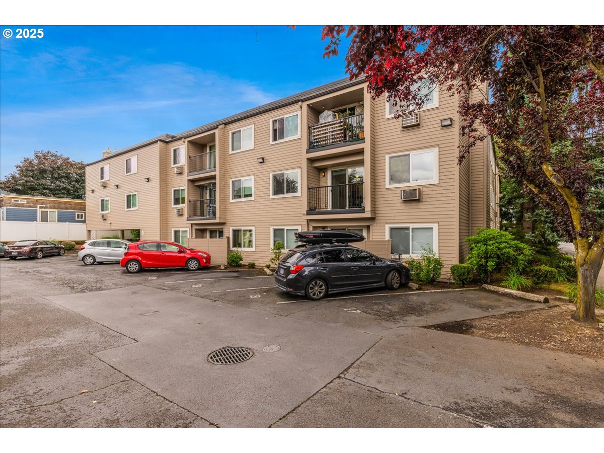 6600 SE DIVISION ST 202