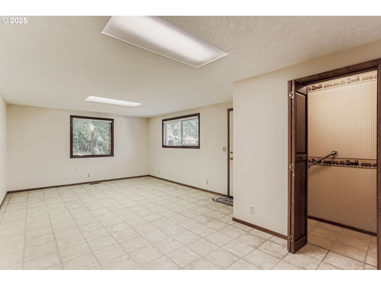 3415 NW ASHLAND DR