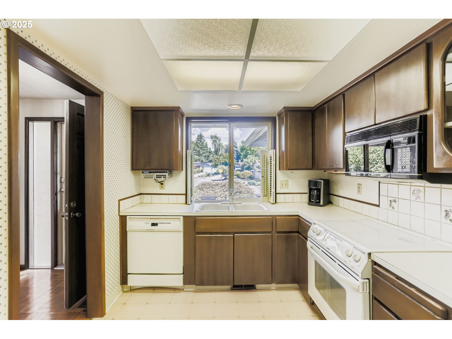 3415 NW ASHLAND DR