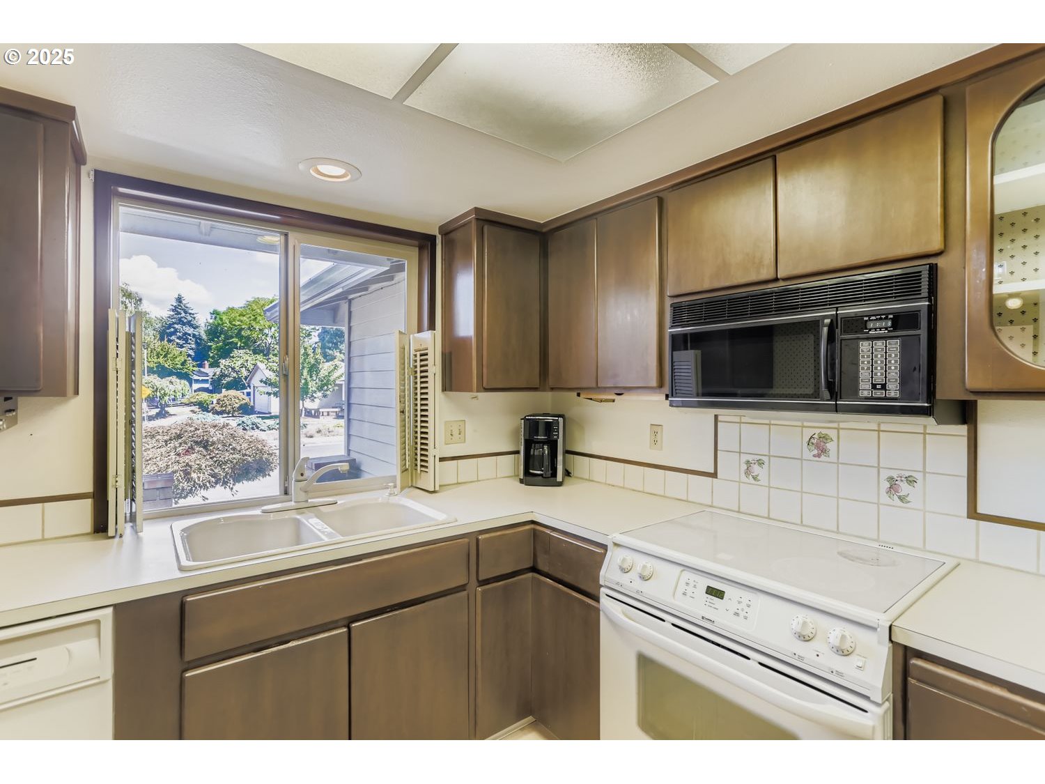 3415 NW ASHLAND DR