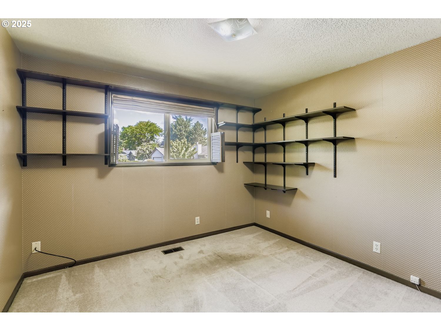 3415 NW ASHLAND DR