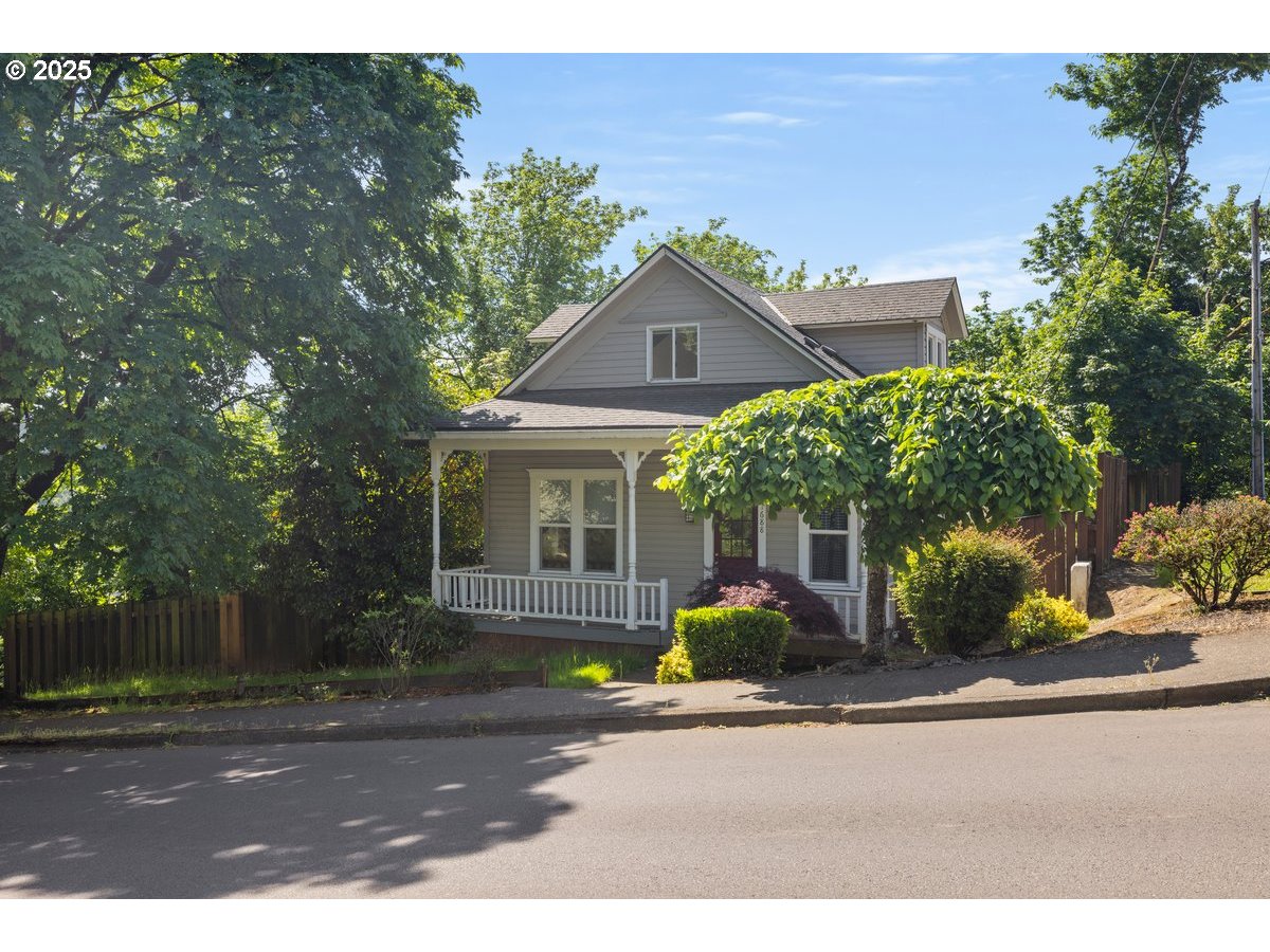 1688 SUNSET AVE