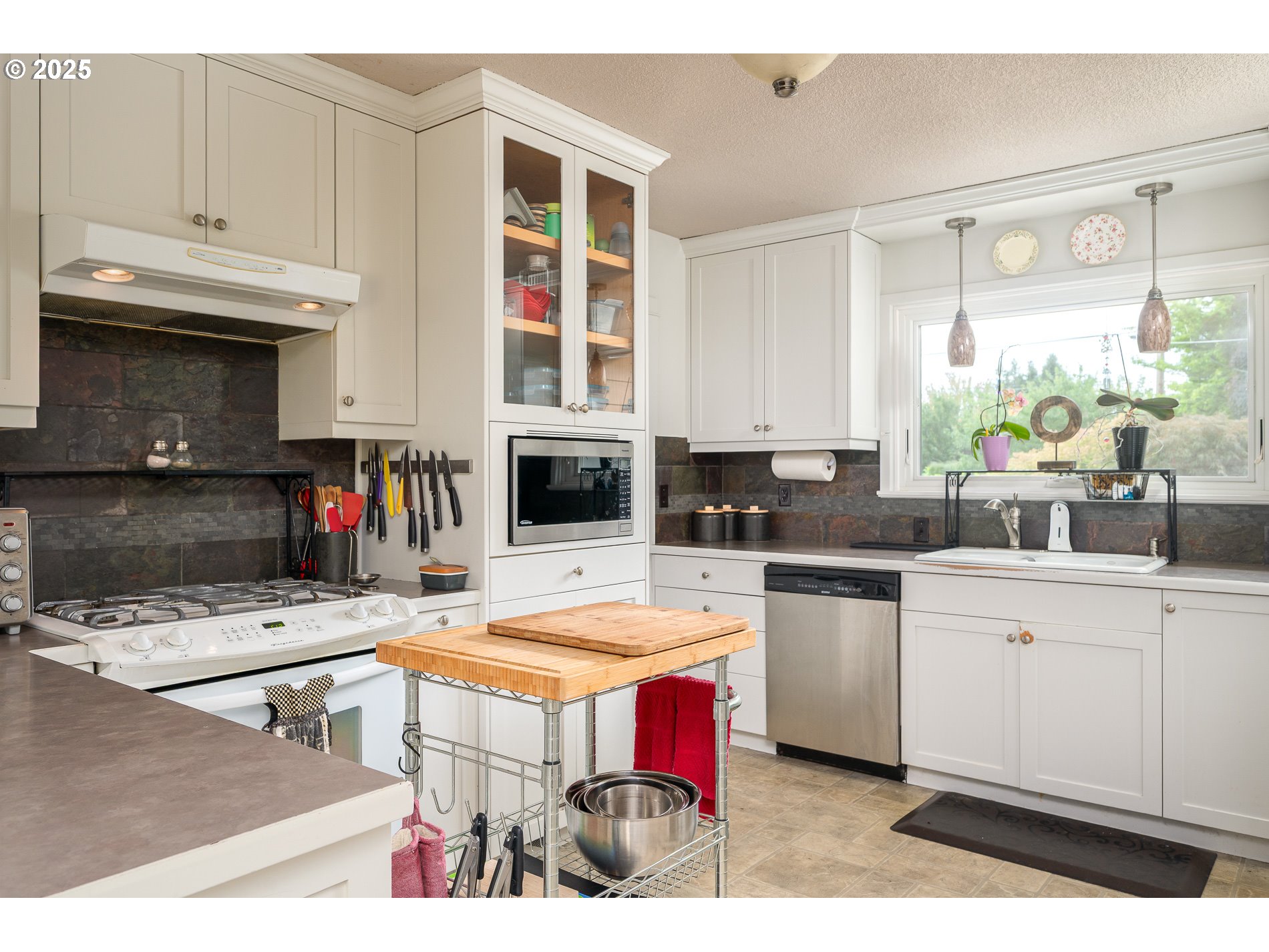 8060 SE STRAWBERRY LN