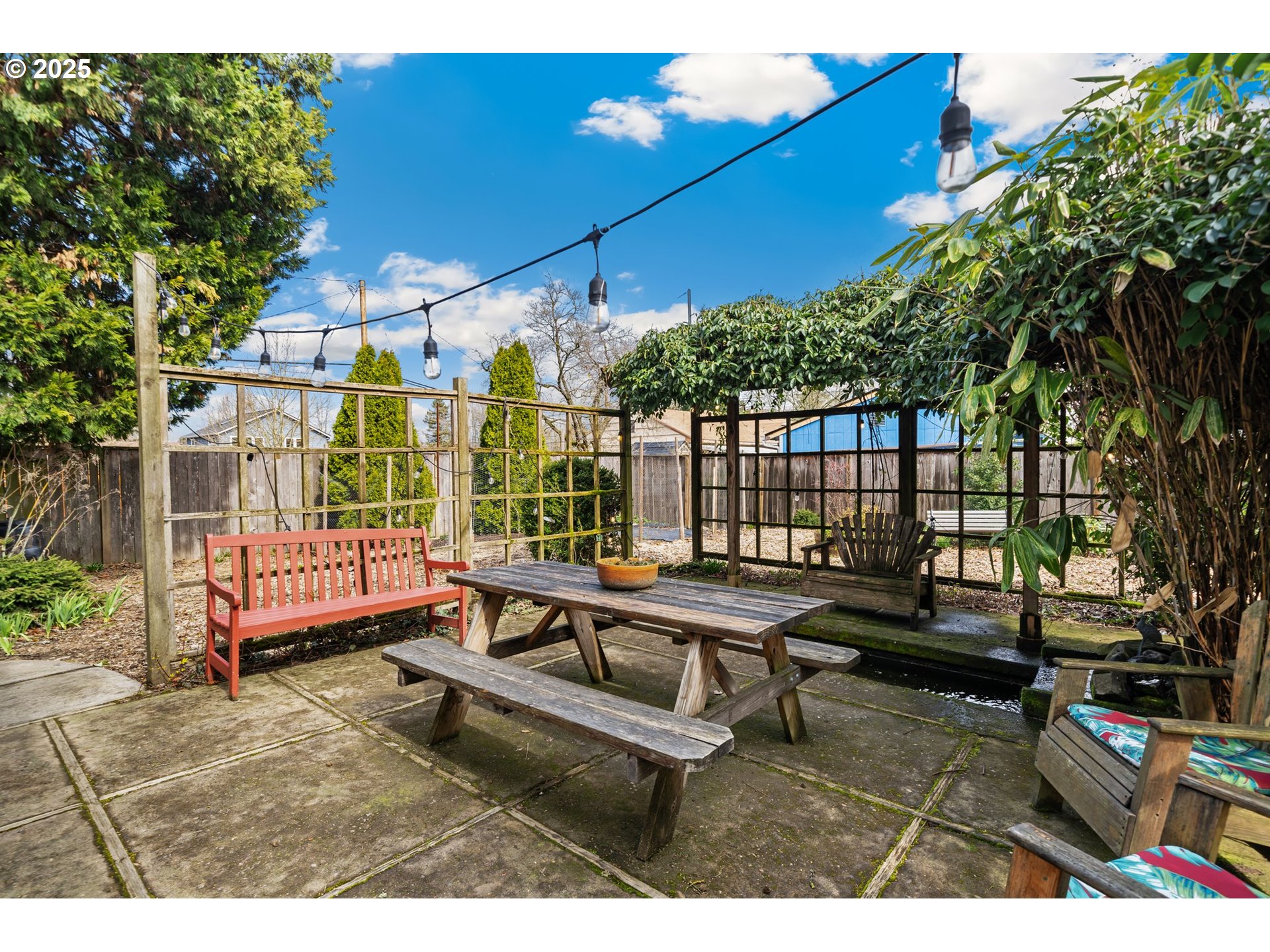 8972 N CLARENDON AVE