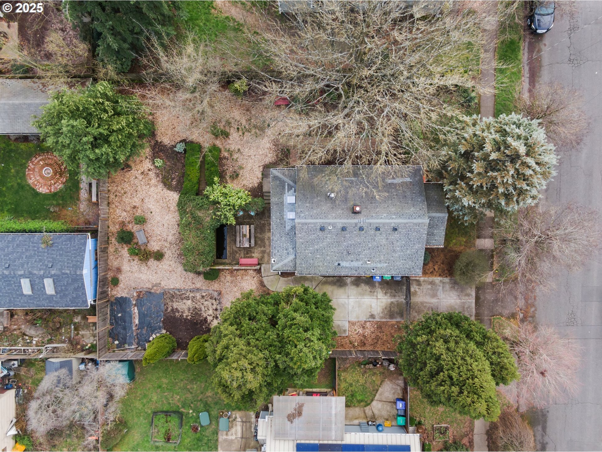 8972 N CLARENDON AVE